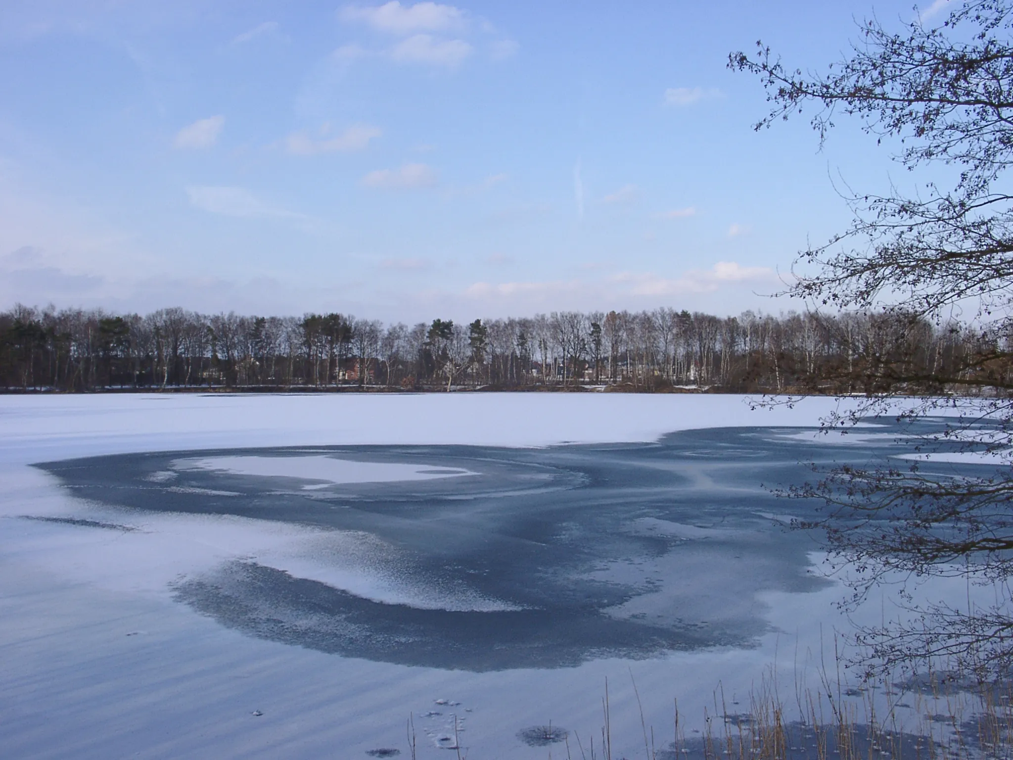 Photo showing: Garbsen, Schwarzer See im Winter. 2005-03-04