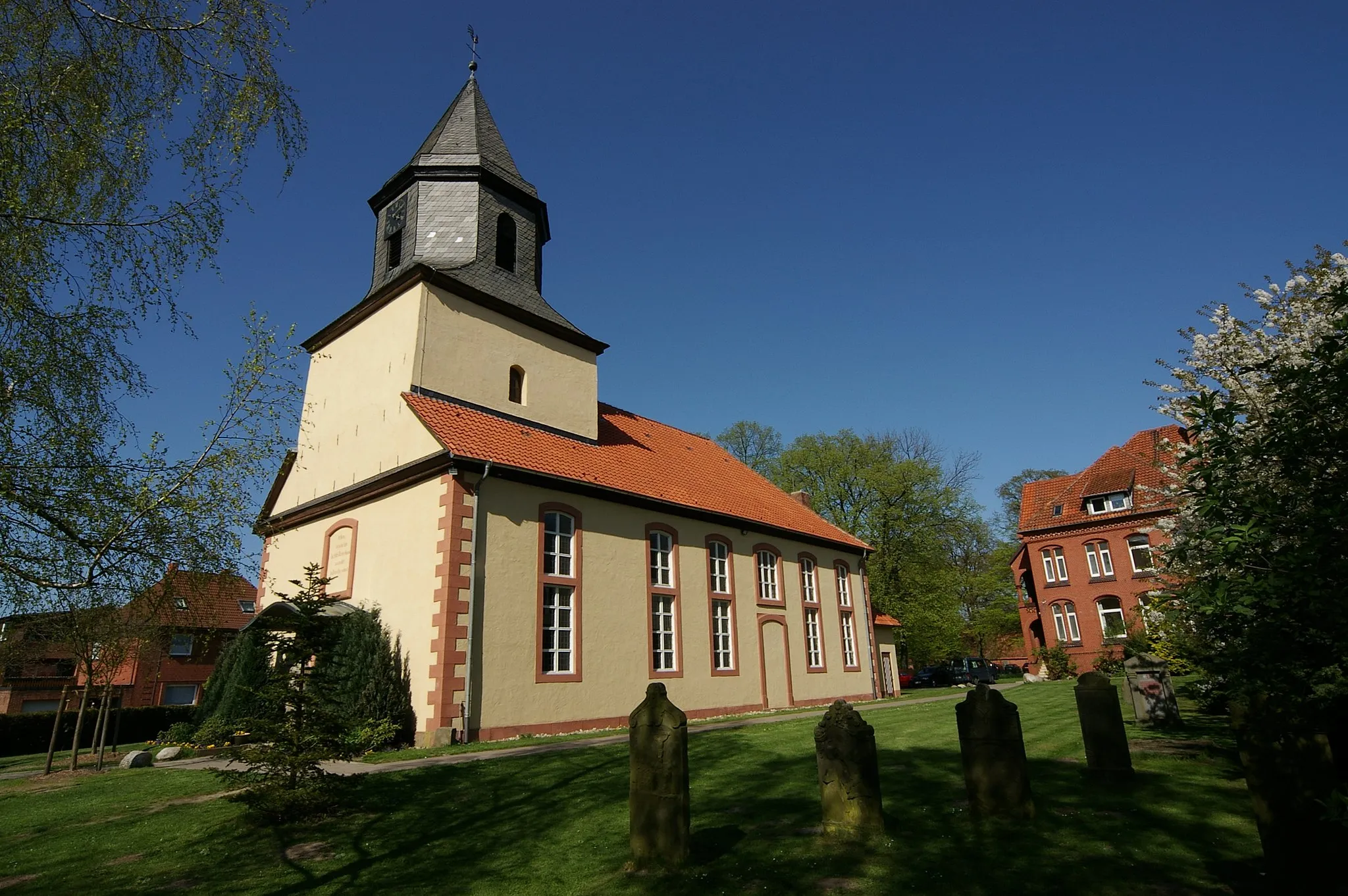 Photo showing: Garbsen, OT Osterwald, Kirche. 2005-04-20