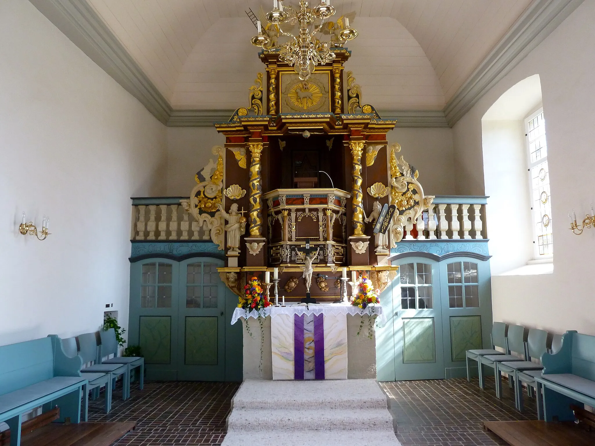 Photo showing: Inneres der Kirche St. Martin (Holle) mit Kanzelaltar