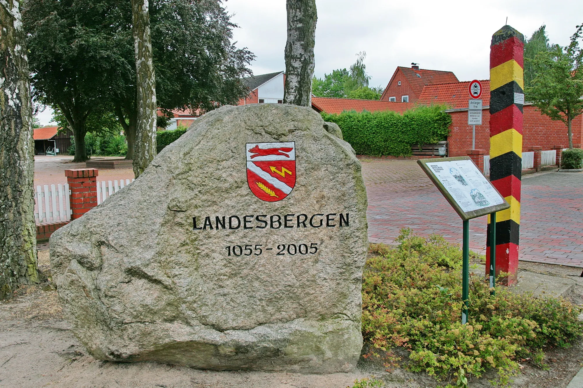 Photo showing: Gedenkstein 950 Jahre Landesbergen, Niedersachsen, Deutschland