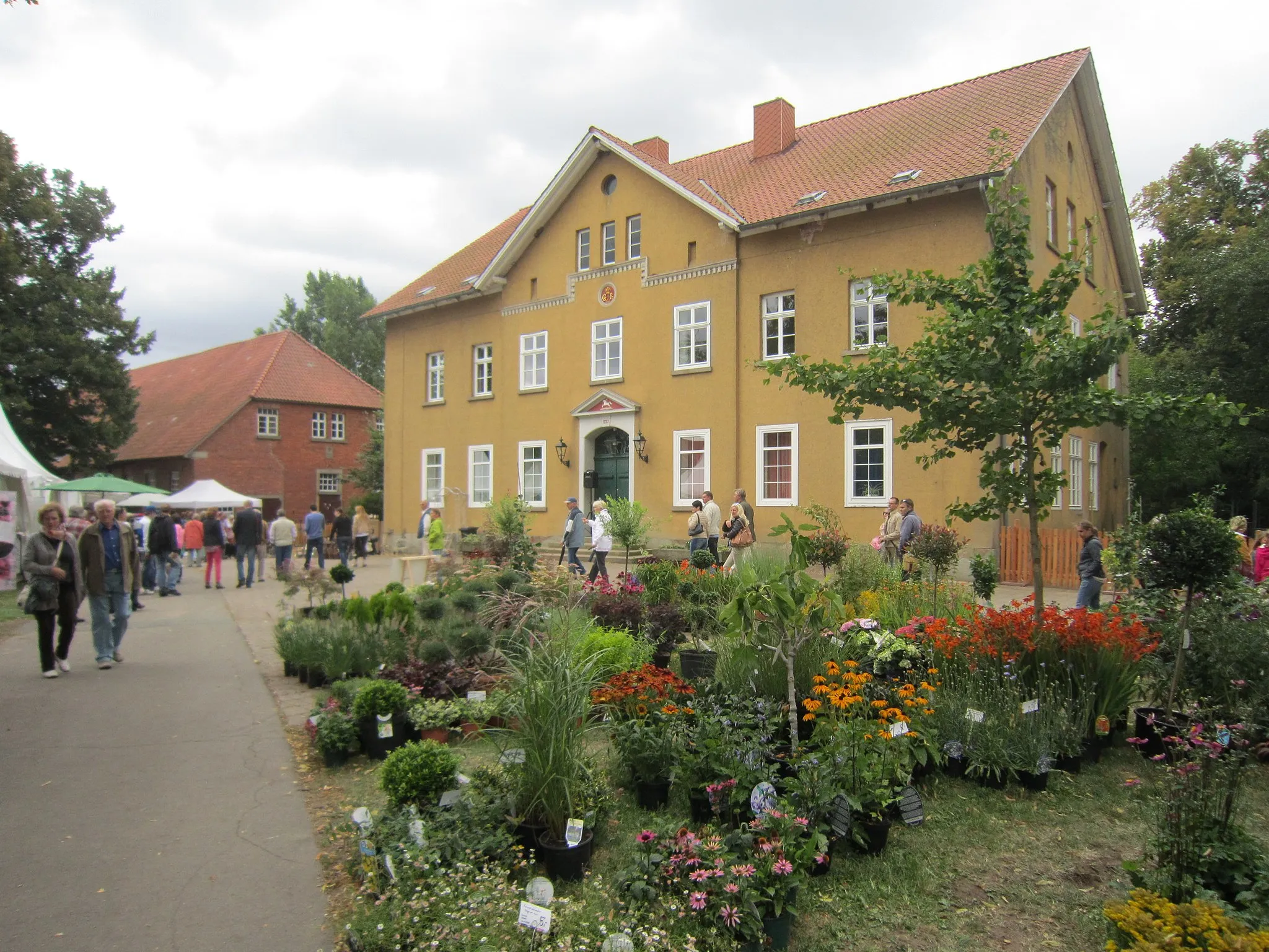 Photo showing: Manour house of Domaine "Schäferhof" near Nienburg/Weser during the garden festival "Landpartie"