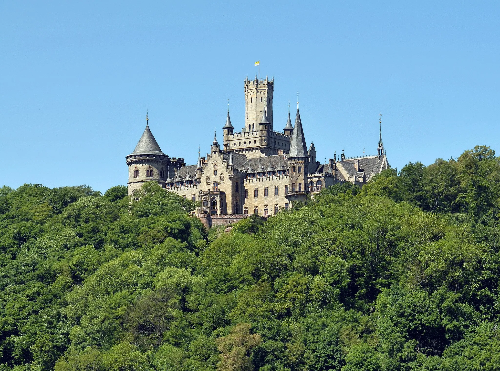Photo showing: Marienburg Castle is a Gothic revival castle in Hanover, Lower Saxony, Germany, built by Marie of Saxe-Altenburg, Queen of Hanover. The castle mustn't be confused with the Marienburg near Hildesheim.