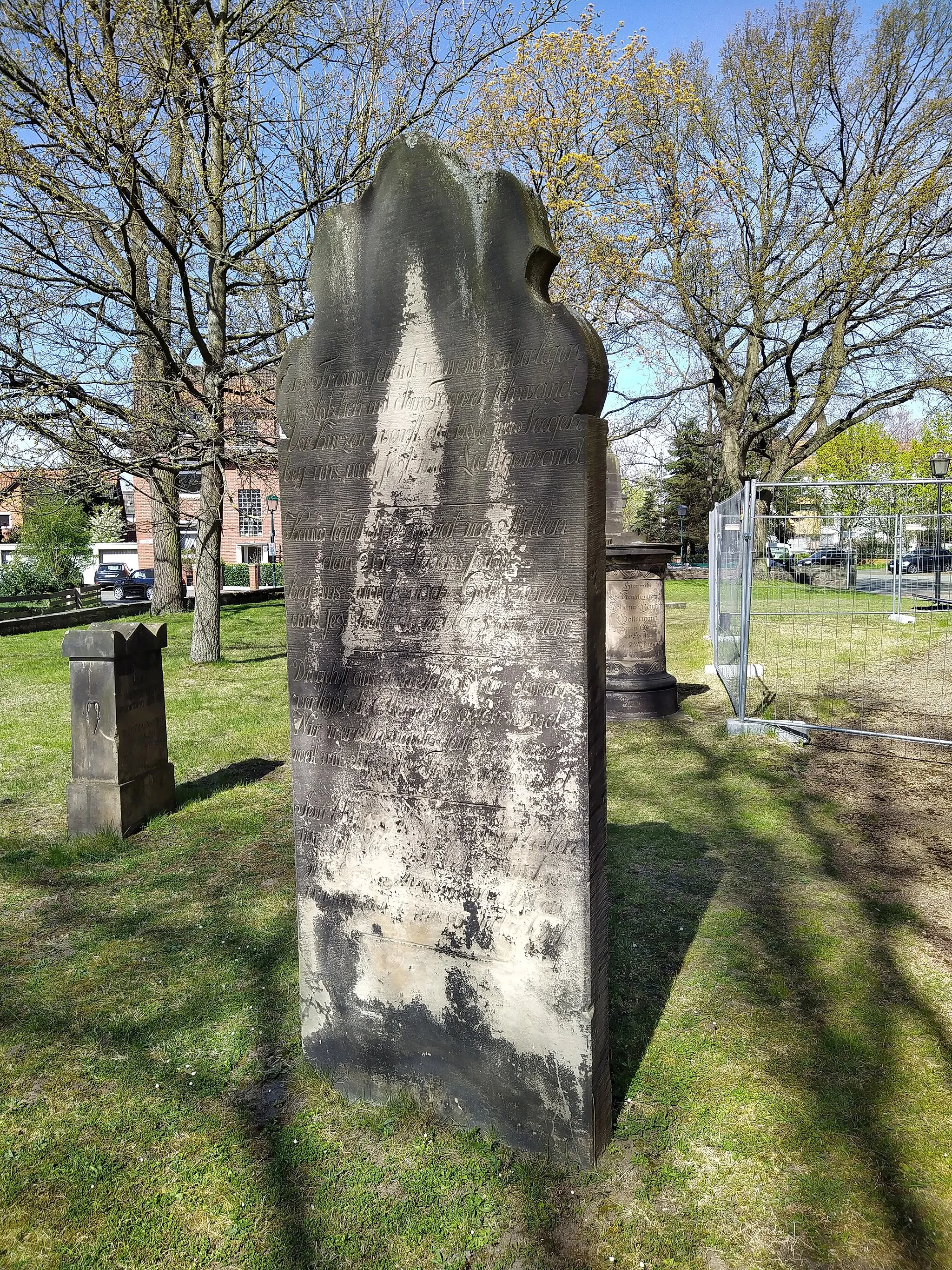 Photo showing: Gedenkstein bei der St. Martin Kirche in Seelze bei Hannover