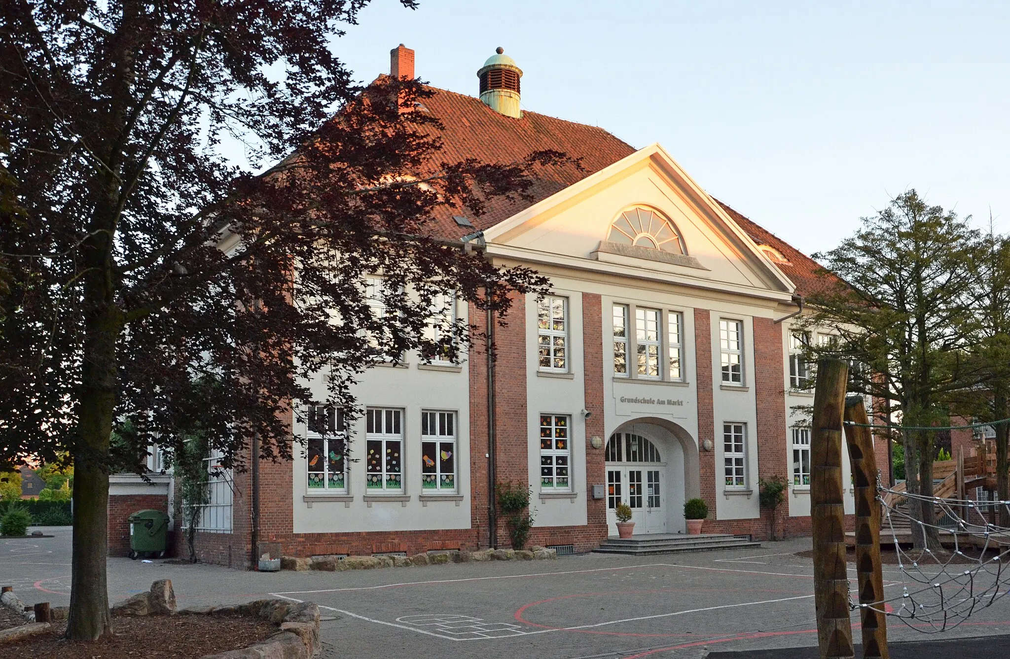 Photo showing: Cultural Heritage Monument in Twistringen School