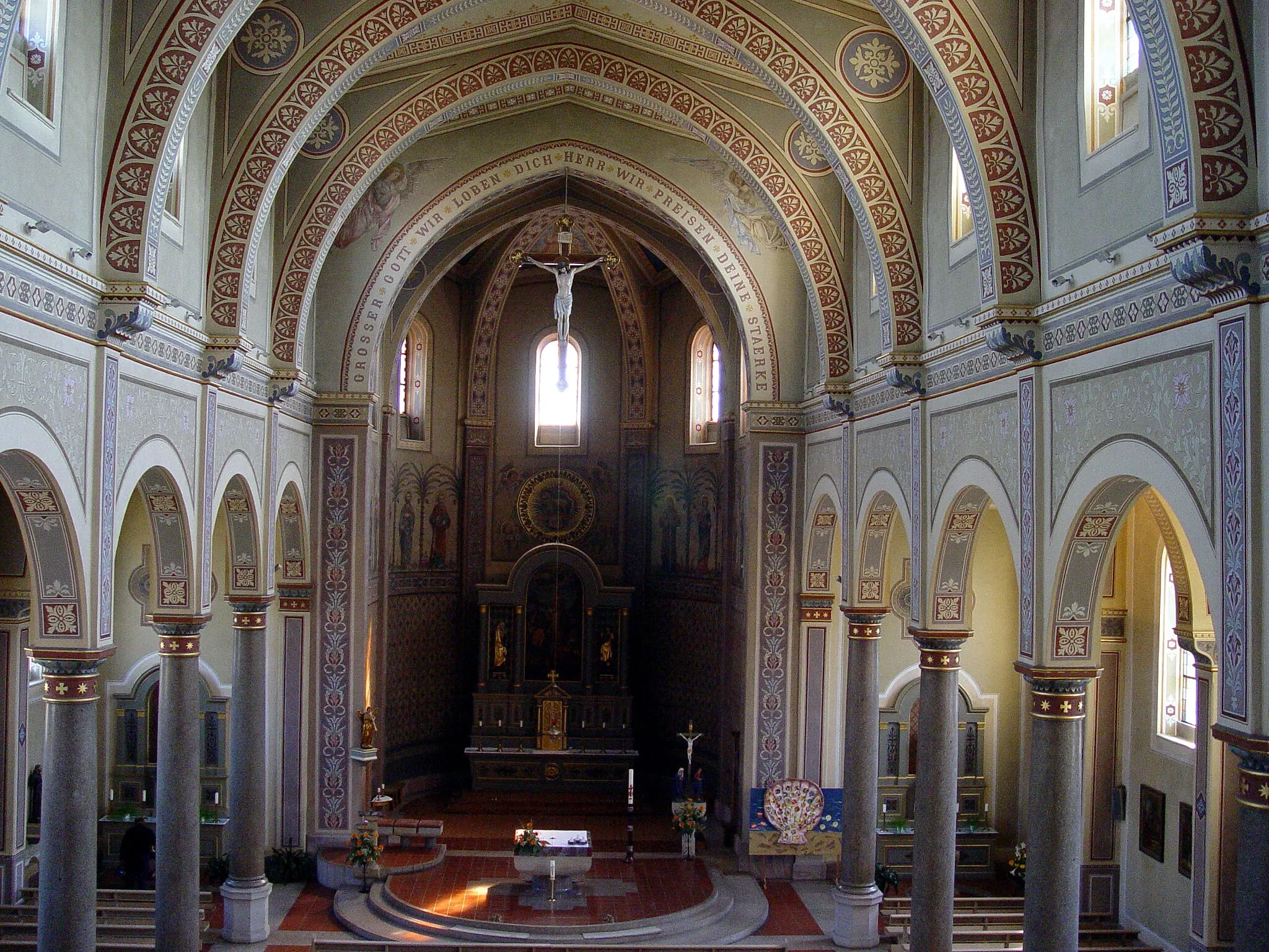 Photo showing: Die Innenansicht der katholischen Heilig Kreuz Kirche in Bietigheim.