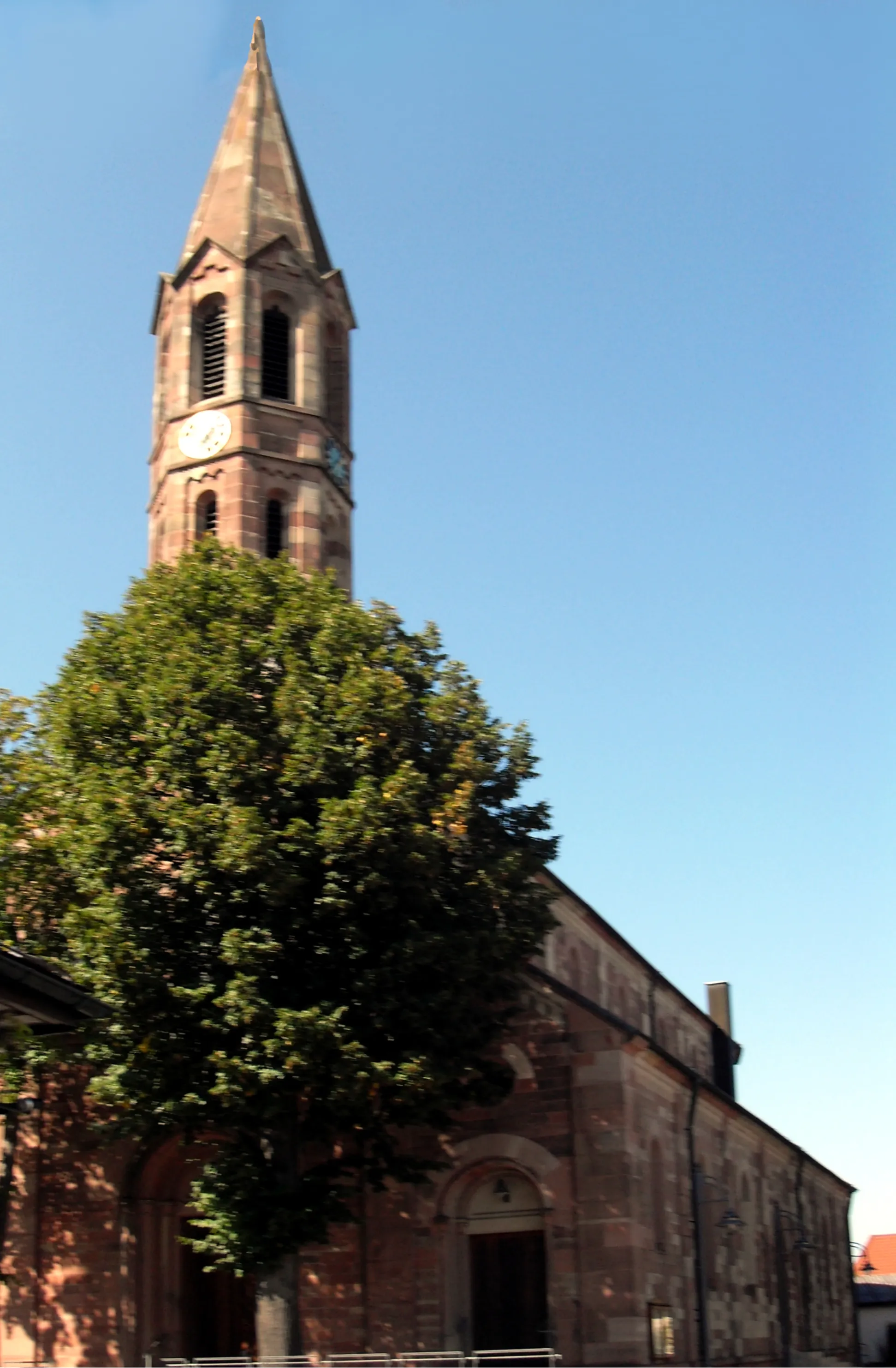 Photo showing: Kirche St. Laurentius in Hügelsheim