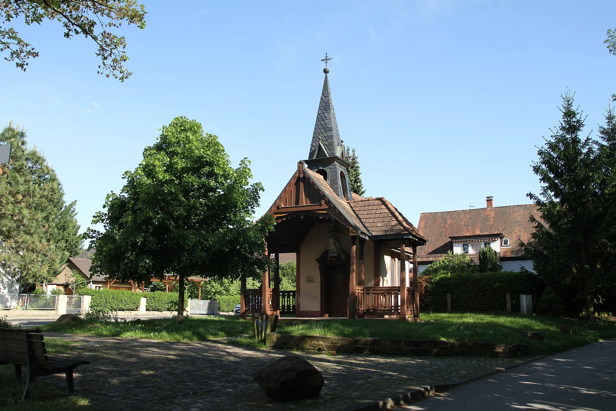 Photo showing: Eine Kapelle in Ötigheim, am Beginn des Kreuzweges in Richtung Volksschauspiele.