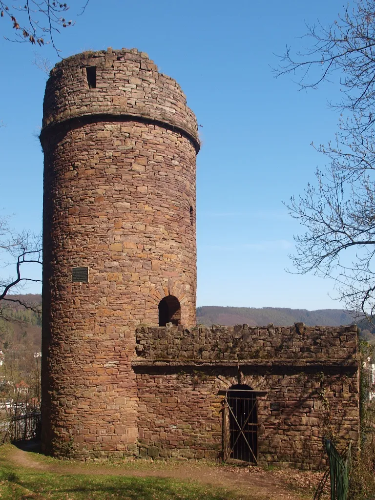 Photo showing: The tower Hugenottenturm in Bad Karshafen, from 1913.