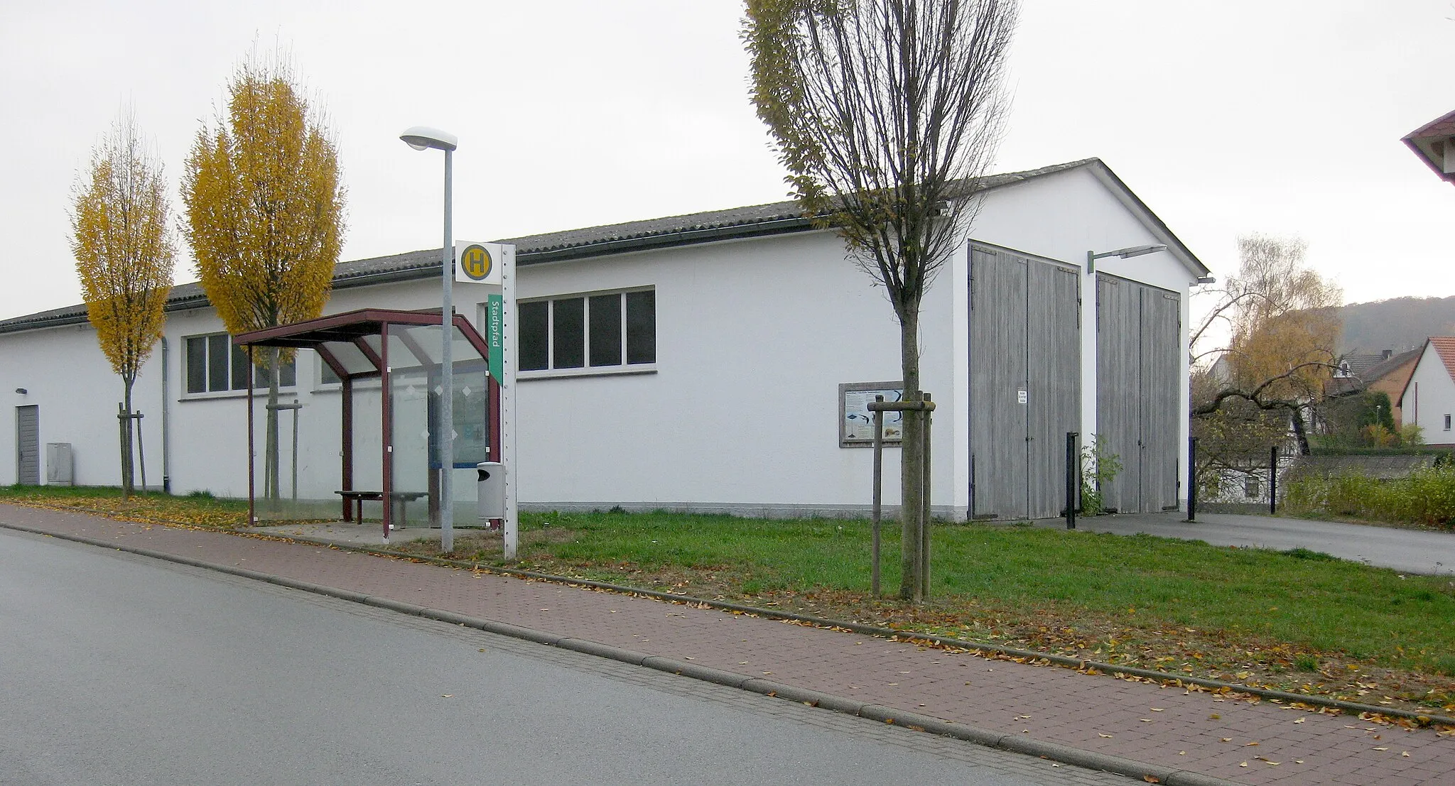 Photo showing: Bushaltestelle Stadtpfad, Breuna