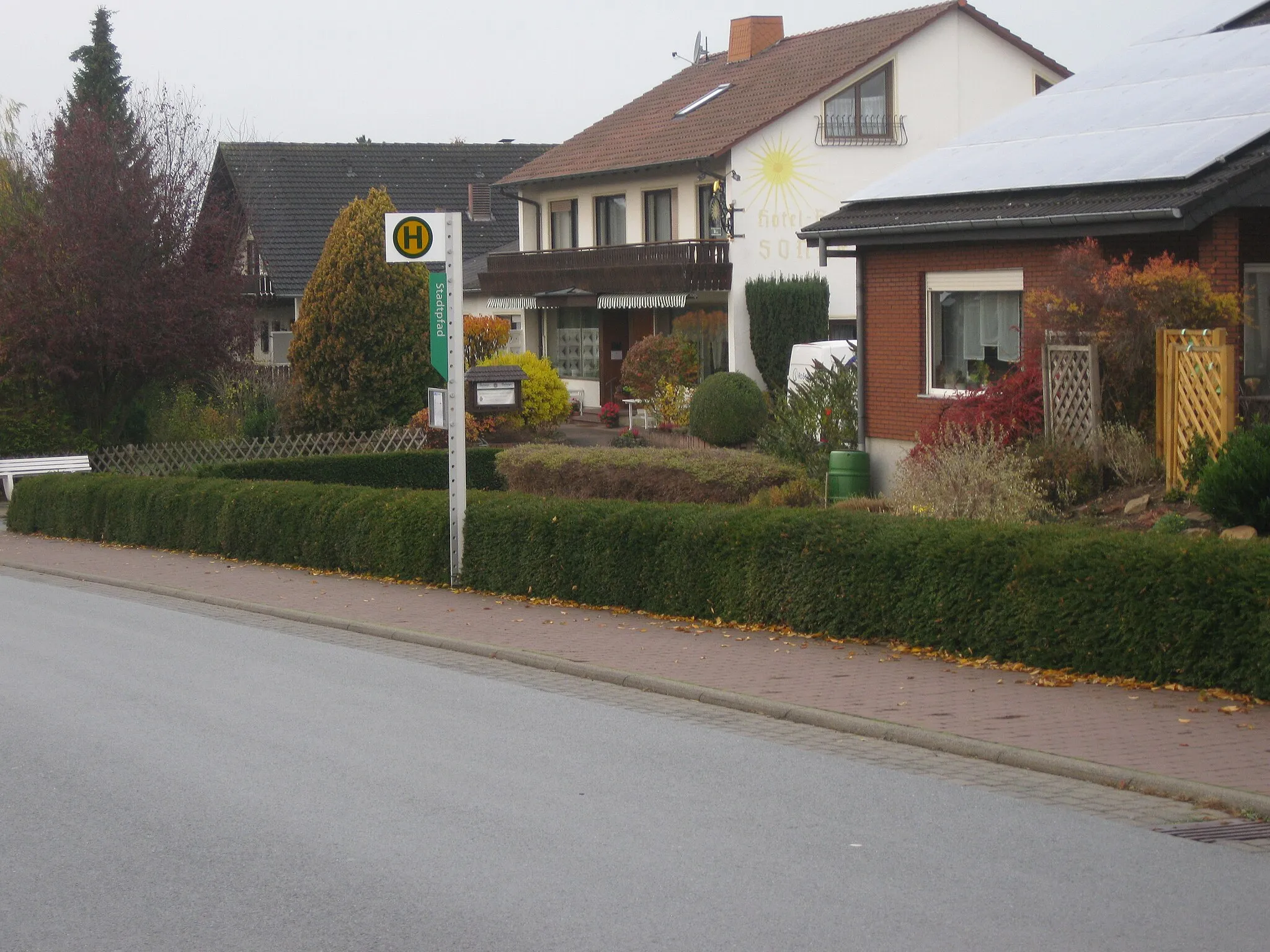 Photo showing: Bushaltestelle Stadtpfad, Breuna