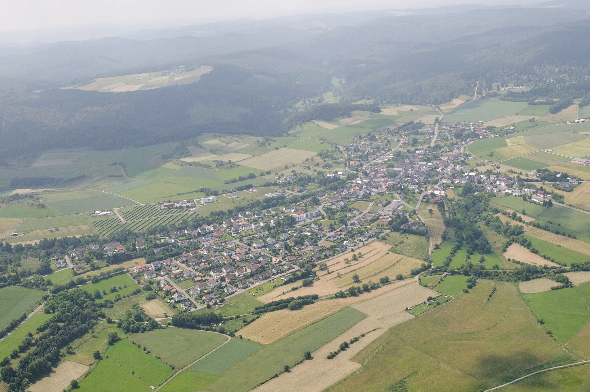 Photo showing: Fotoflug Sauerland-OstBromskirchen, Landkreis Waldeck-Frankenberg, Blickrichtung Nordwesten

The production, editing or release of this file was supported by the Community-Budget of Wikimedia Deutschland.
To see other files made with the support of Wikimedia Deutschland, please see the category Supported by Wikimedia Deutschland.
العربية ∙ বাংলা ∙ Deutsch ∙ English ∙ Esperanto ∙ français ∙ magyar ∙ Bahasa Indonesia ∙ italiano ∙ 日本語 ∙ македонски ∙ മലയാളം ∙ Bahasa Melayu ∙ Nederlands ∙ português ∙ русский ∙ svenska ∙ українська ∙ +/−