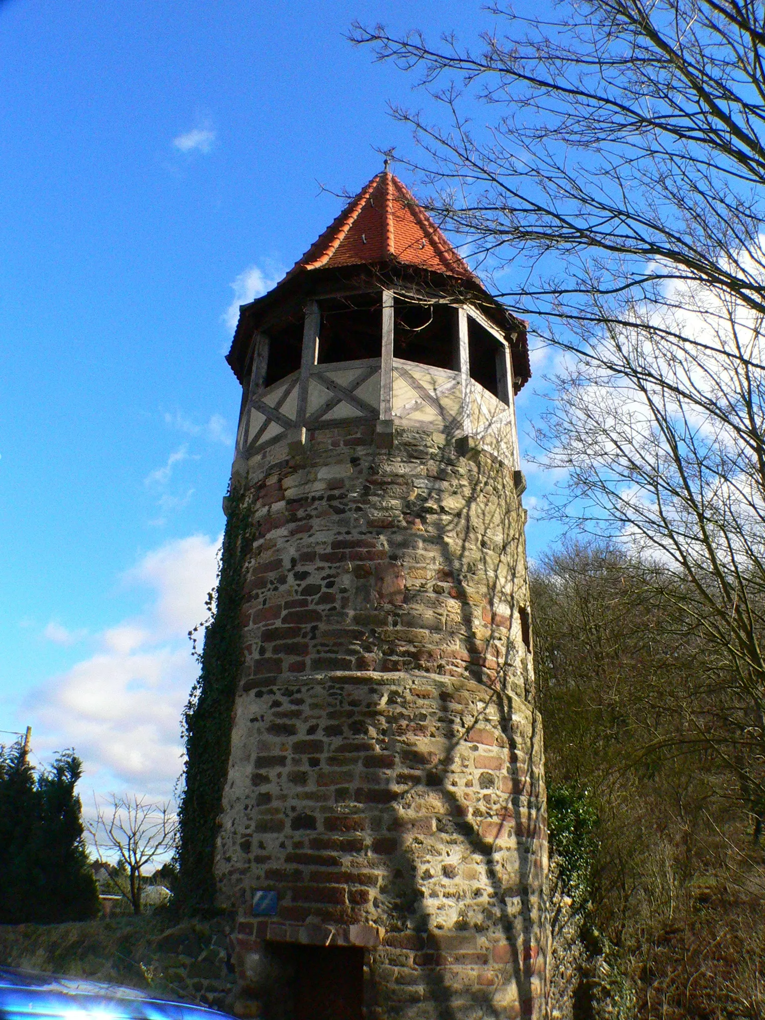 Photo showing: Gudensberg (Hessen), der "Gefangenenturm" an der Schlossstraße, einzig verbliebener Turm der ehemaligen Stadtbefestigung