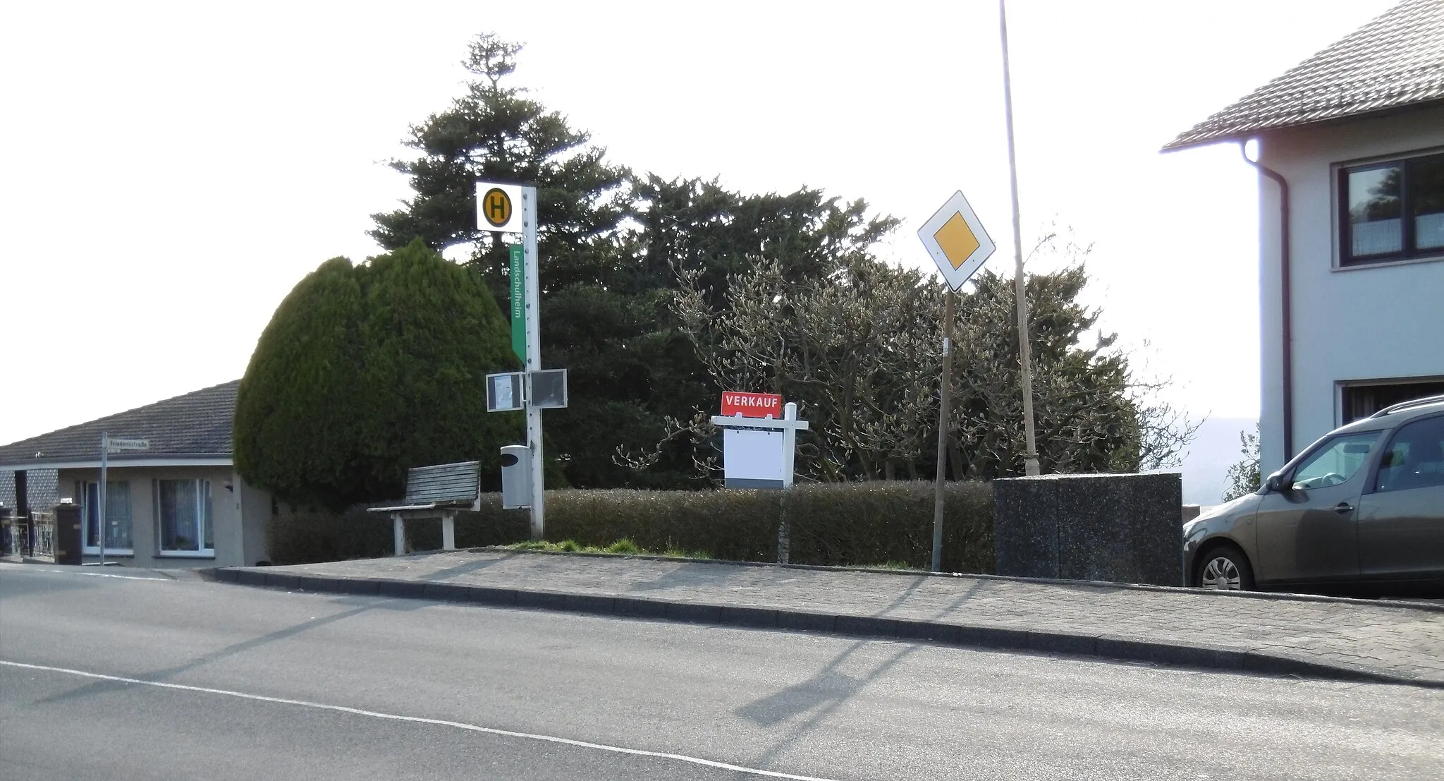 Photo showing: Bushaltestelle Landschulheim, Niedenstein