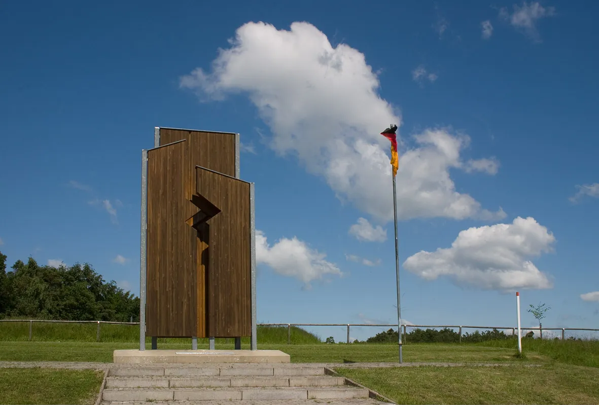 Photo showing: Mahnmal an der ehemaligen Innerdeutschen Grenze bei Point Alpha.