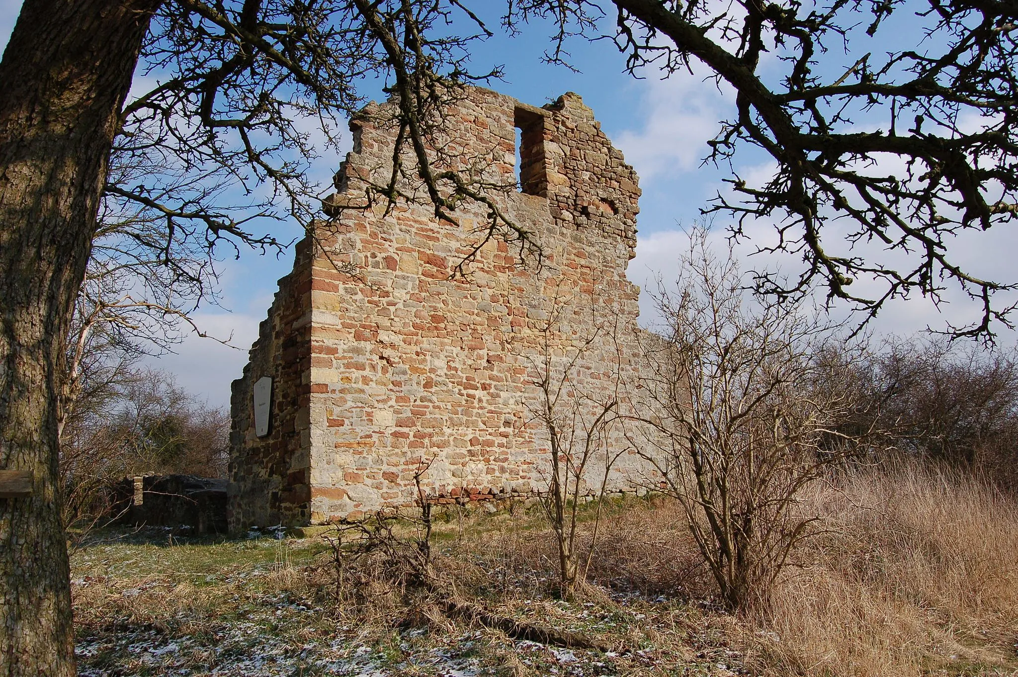 Photo showing: Ruin of the Church of abandoned village "Klinge" near de:Sachsenhausen (Waldeck)