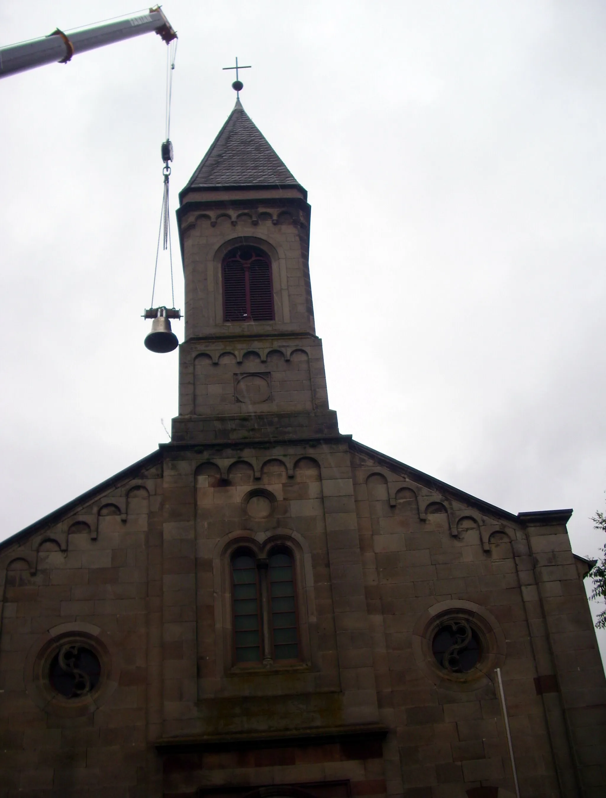 Photo showing: ev. Kirche erhält neue Bronzeglocken im Sommer 2010