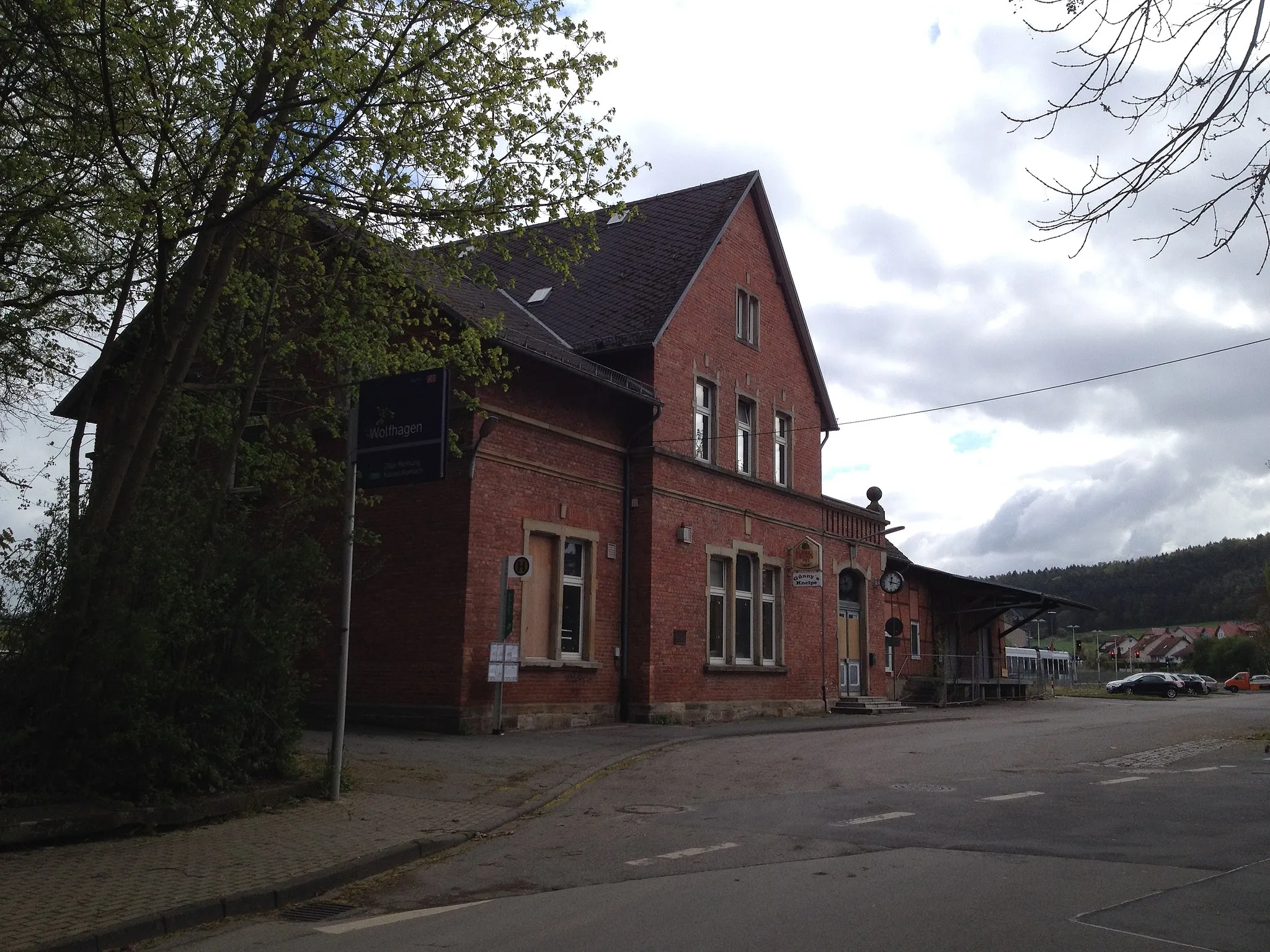 Photo showing: Der Bahnhof Wolfhagen (Bahnhofsvorplatz / Bahnhofsstraße).