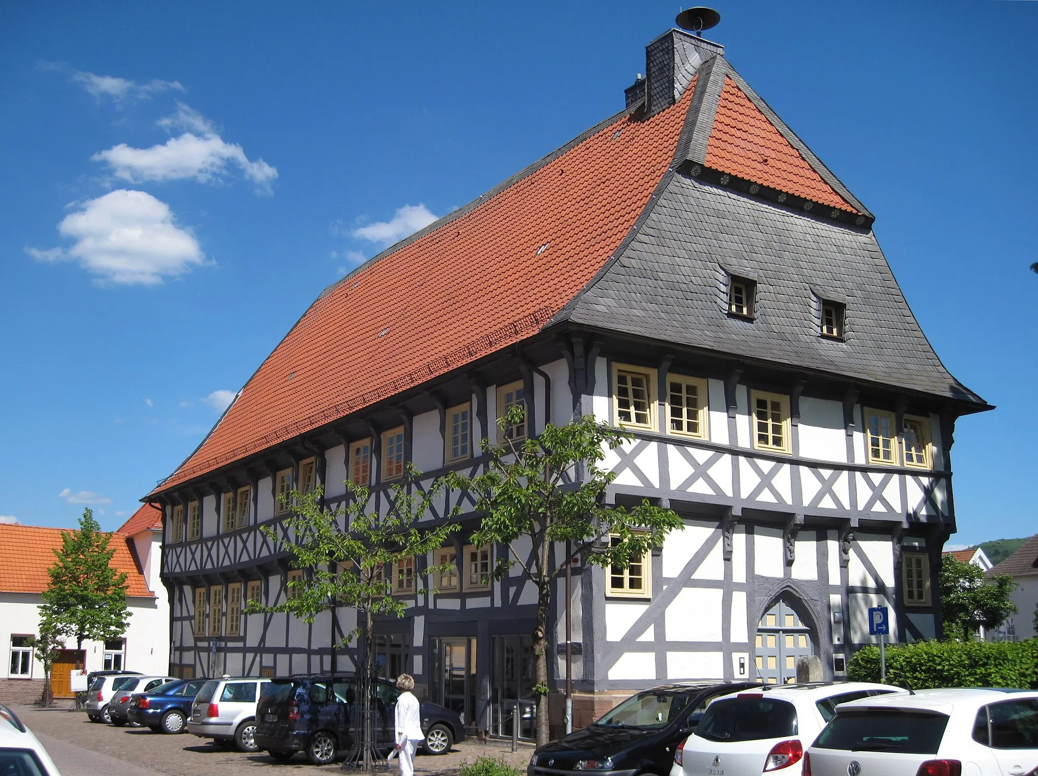 Photo showing: Denkmalgeschütztes Rathaus in Zierenberg. Gotisierender Fachwerkbau. Ältestes erhaltenes Fachwerkhaus Hessens. Erbaut 1450 durch Henrich Brant.