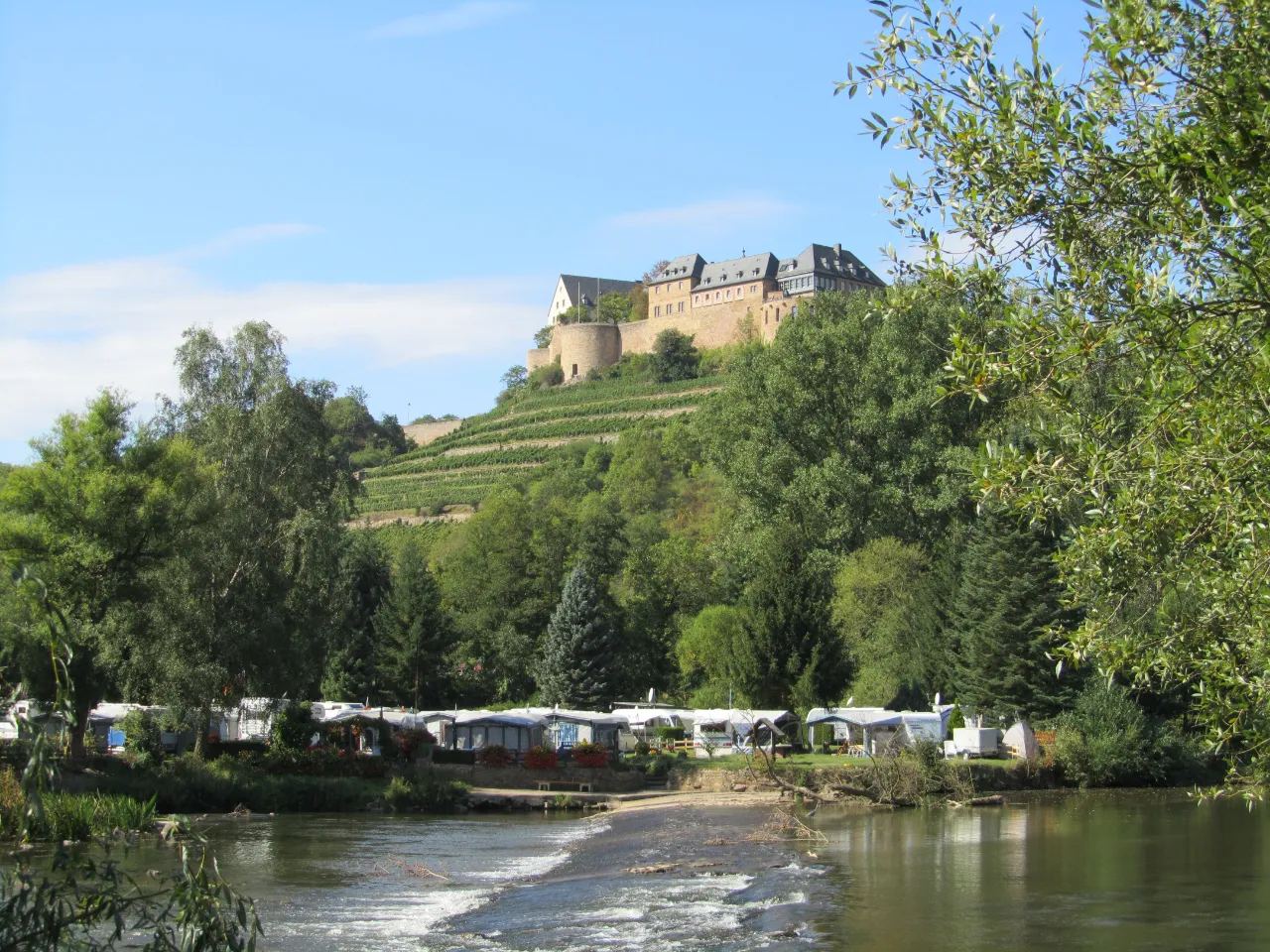 Photo showing: Blick über die Nahe auf die Burg Ebenerburg Bad Münster am Stein