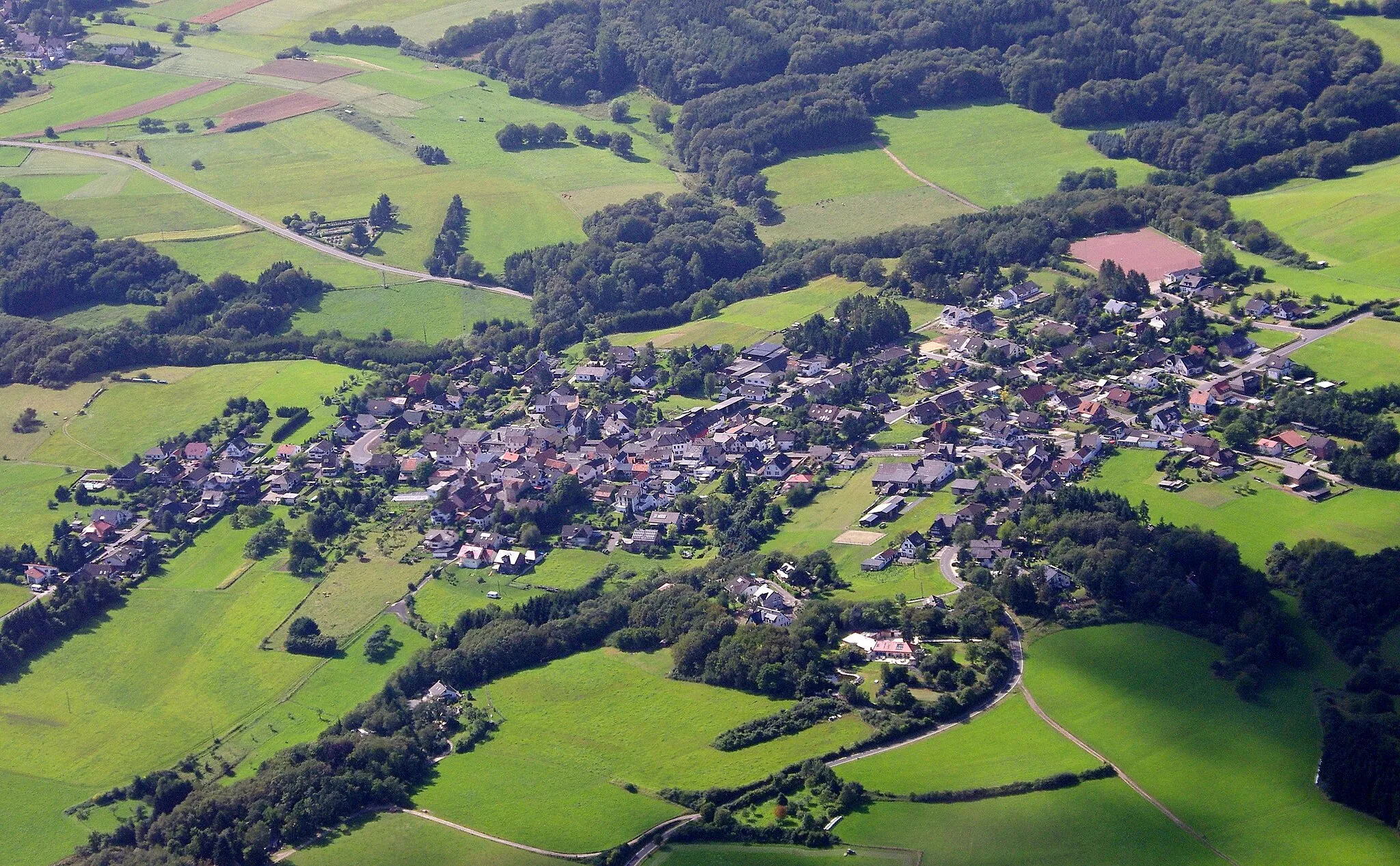 Photo showing: Aerial view of Berg, Ahrweiler as seen from the east