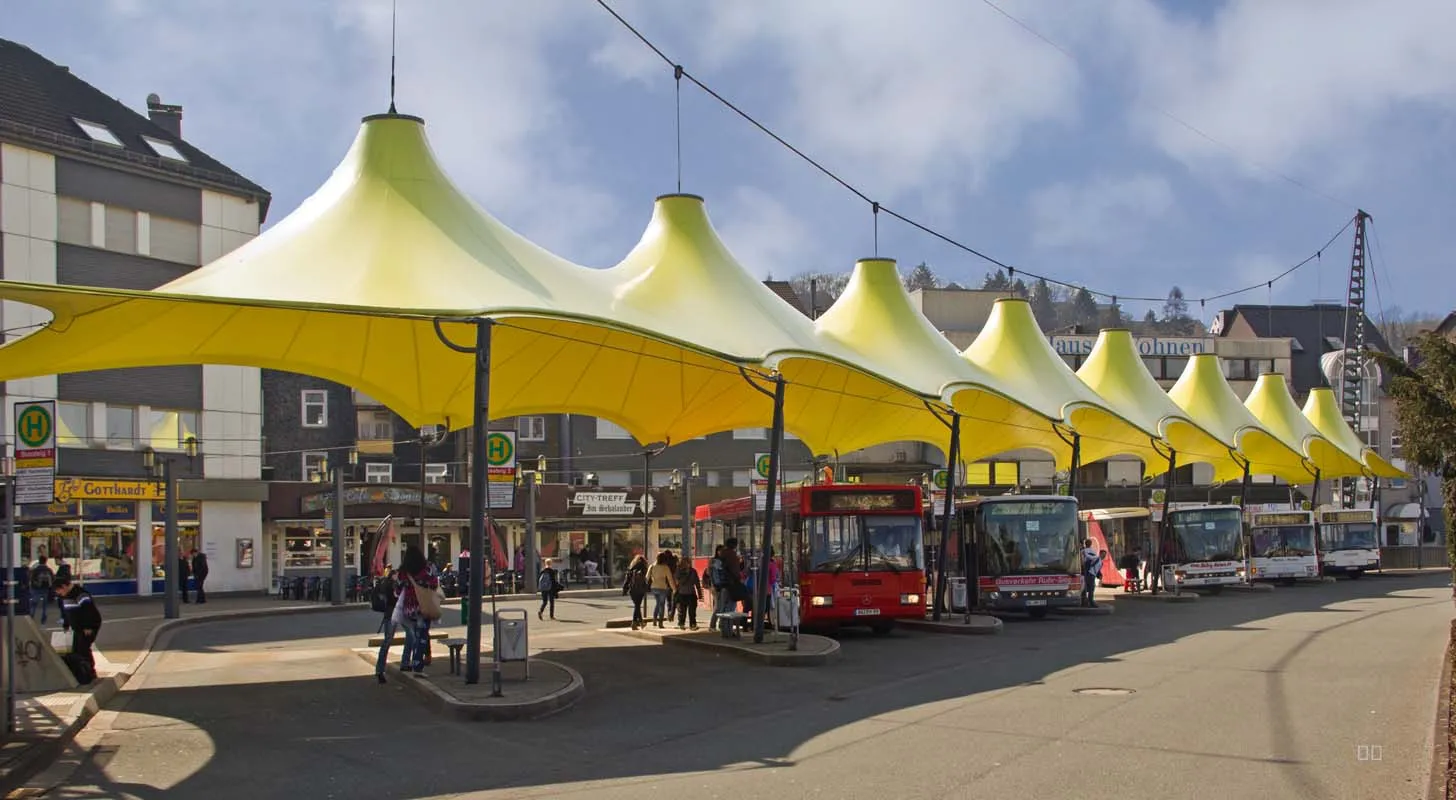 Photo showing: Busbahnhof Betzdorf auf der überbauten Sieg