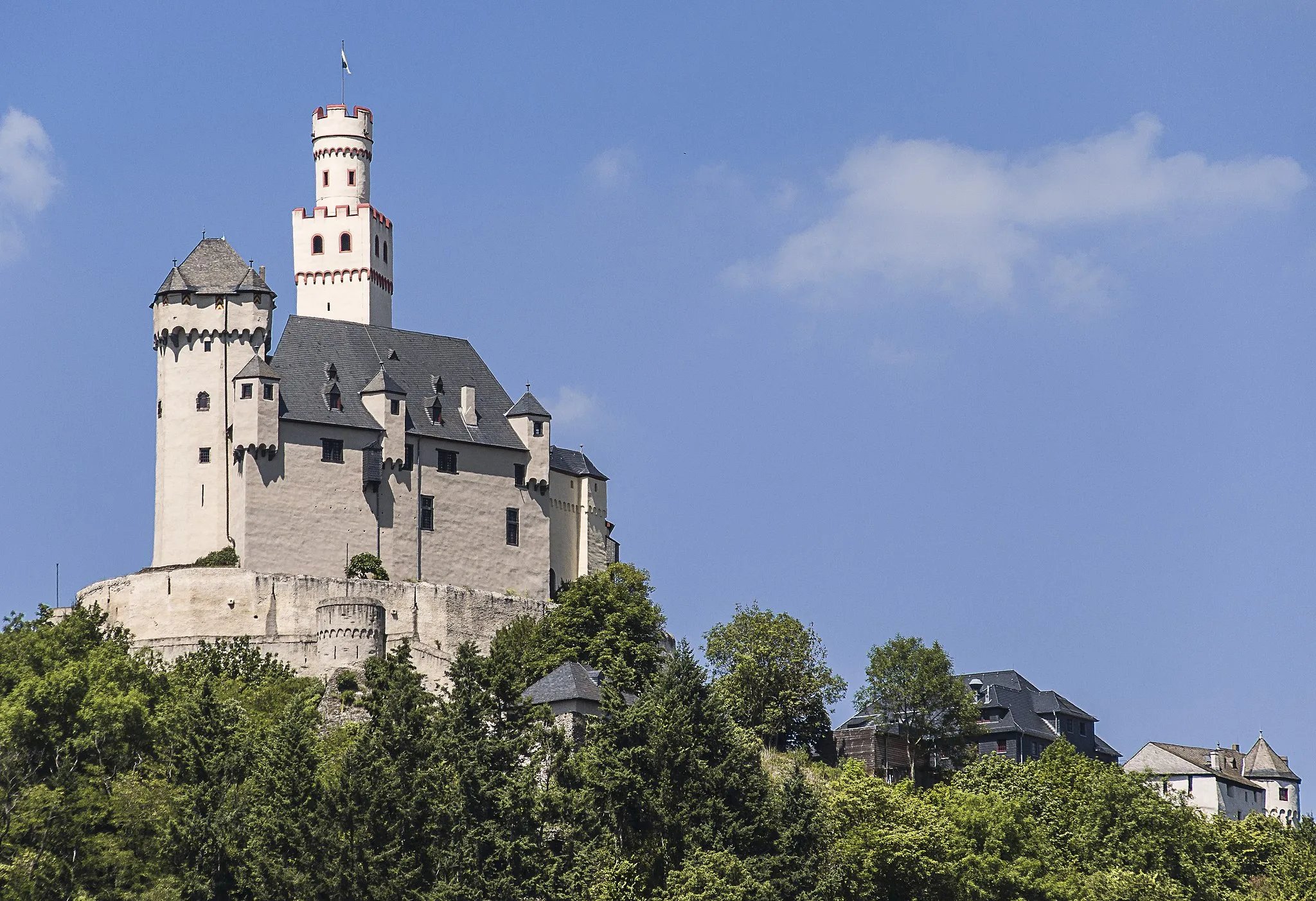 Photo showing: The Marksburg, maybe the most wellpreserved castle in Braubach in the Upper Middle Rhine Valley