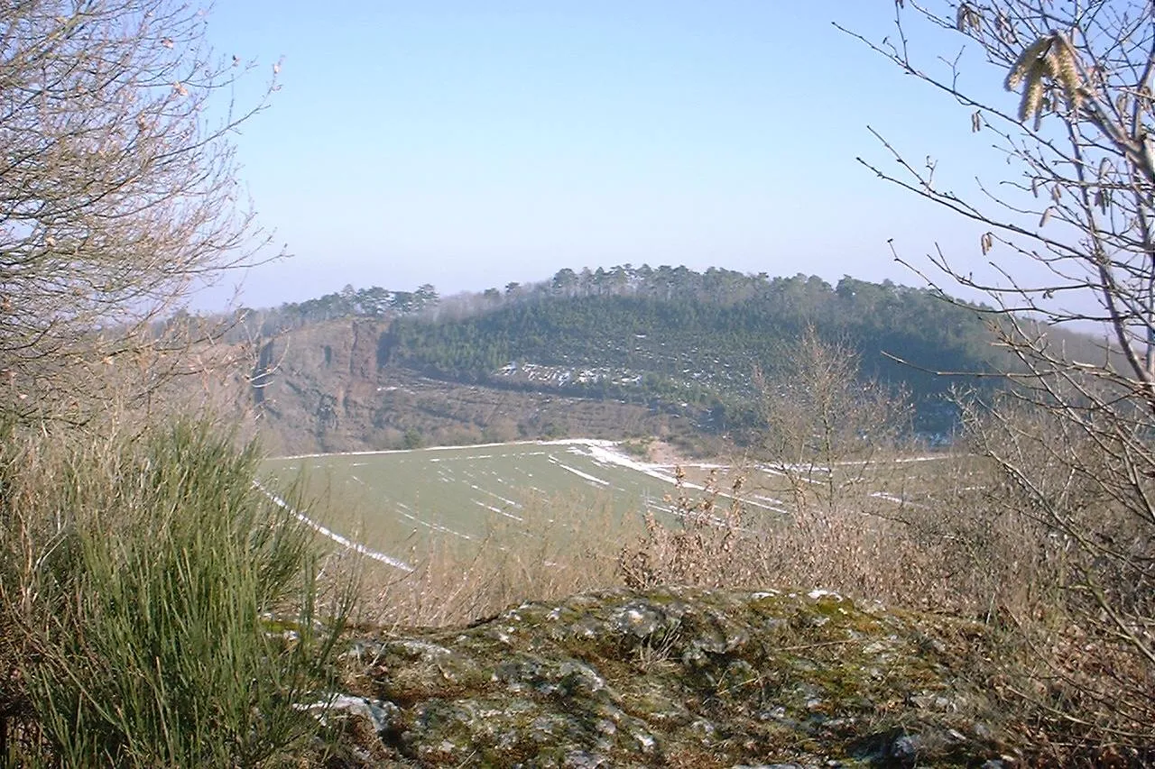 Photo showing: Blick vom Bellerberg zum gegenüber liegenden Büden bei Ettringen