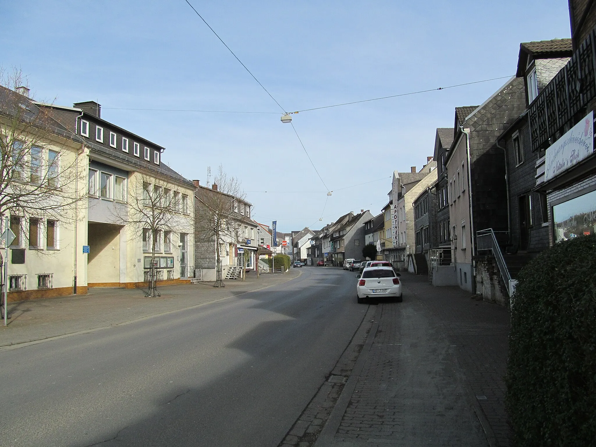 Photo showing: die Hauptstraße in Herdorf, Blick nach Osten