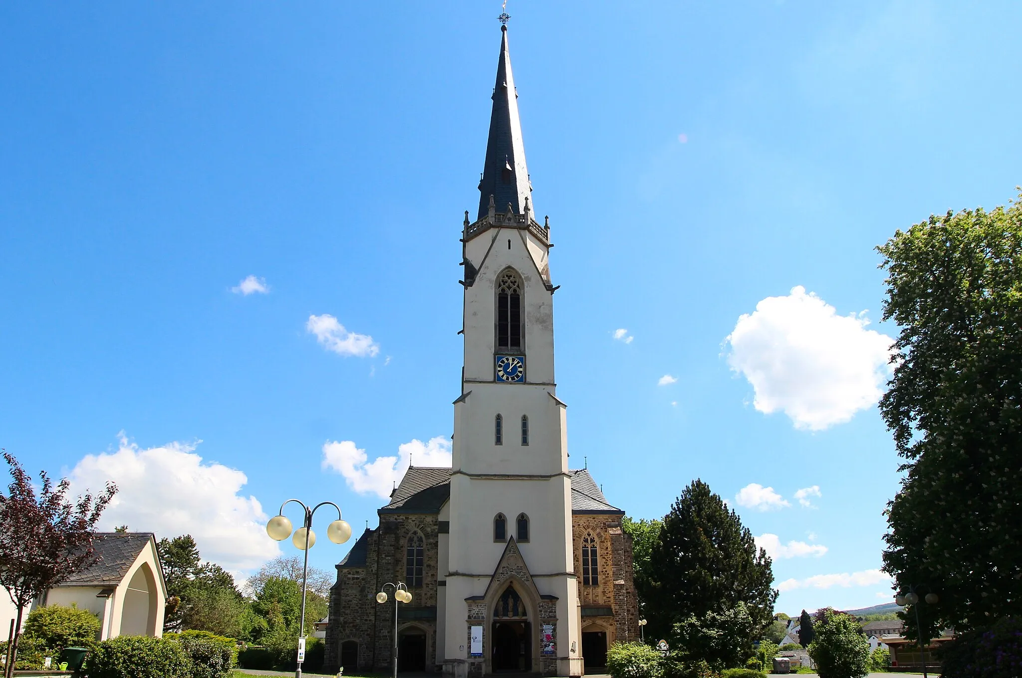 Photo showing: Katholische Kirche St. Peter und Paul, Höhr, Höhr-Grenzhausen