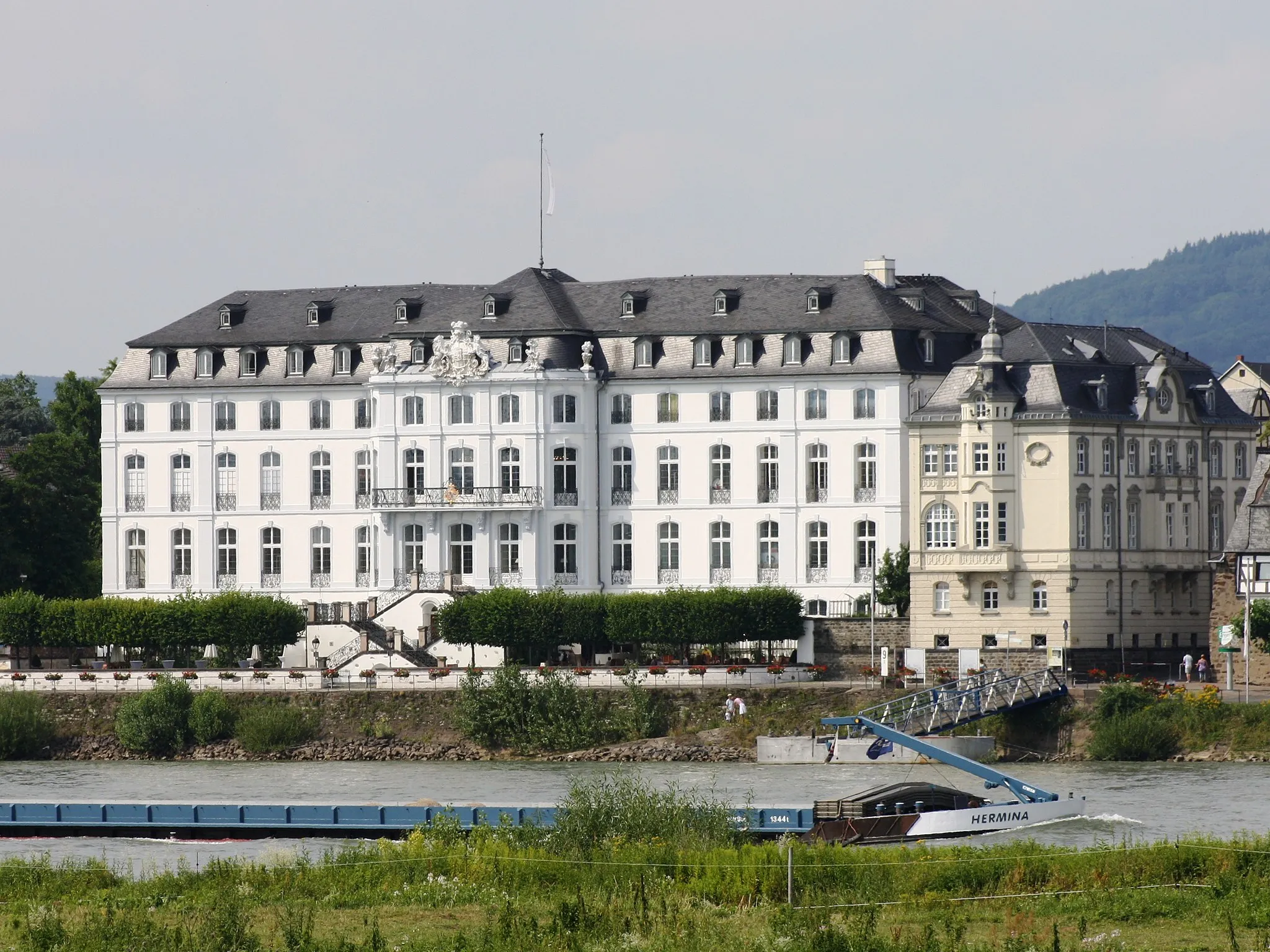 Photo showing: Neuwied-Engers, Germany. Castle of the former prince-electors of Trier, view from South-East.