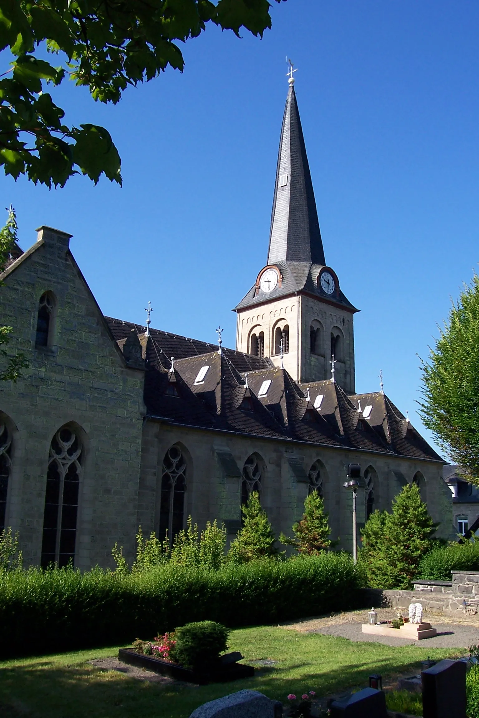 Photo showing: St. Philippus und Jakobus (Kempenich) Nordseite