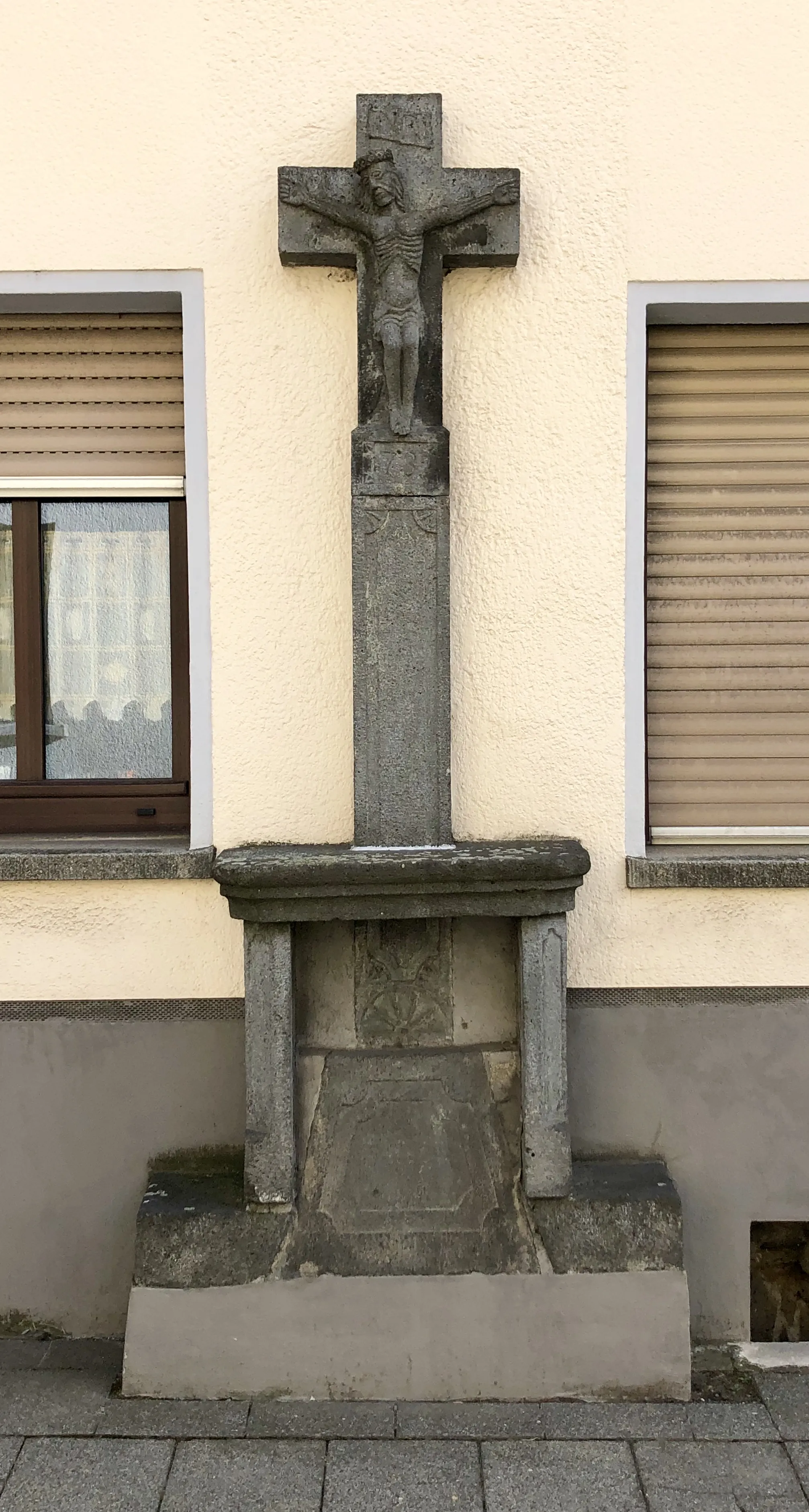 Photo showing: Wegekreuz in Kettig, Breite Straße bei Hausnummer 15, bezeichnet 1889