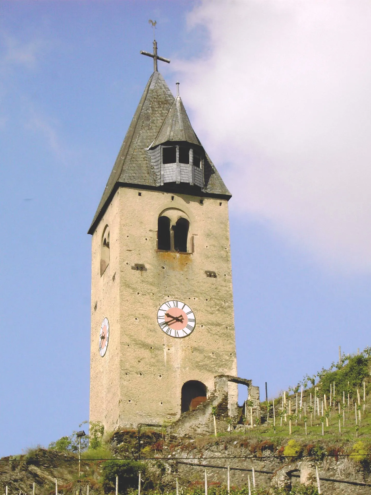 Photo showing: Romanischer Glockenturm (12. Jh.) Kobern-Gondorf