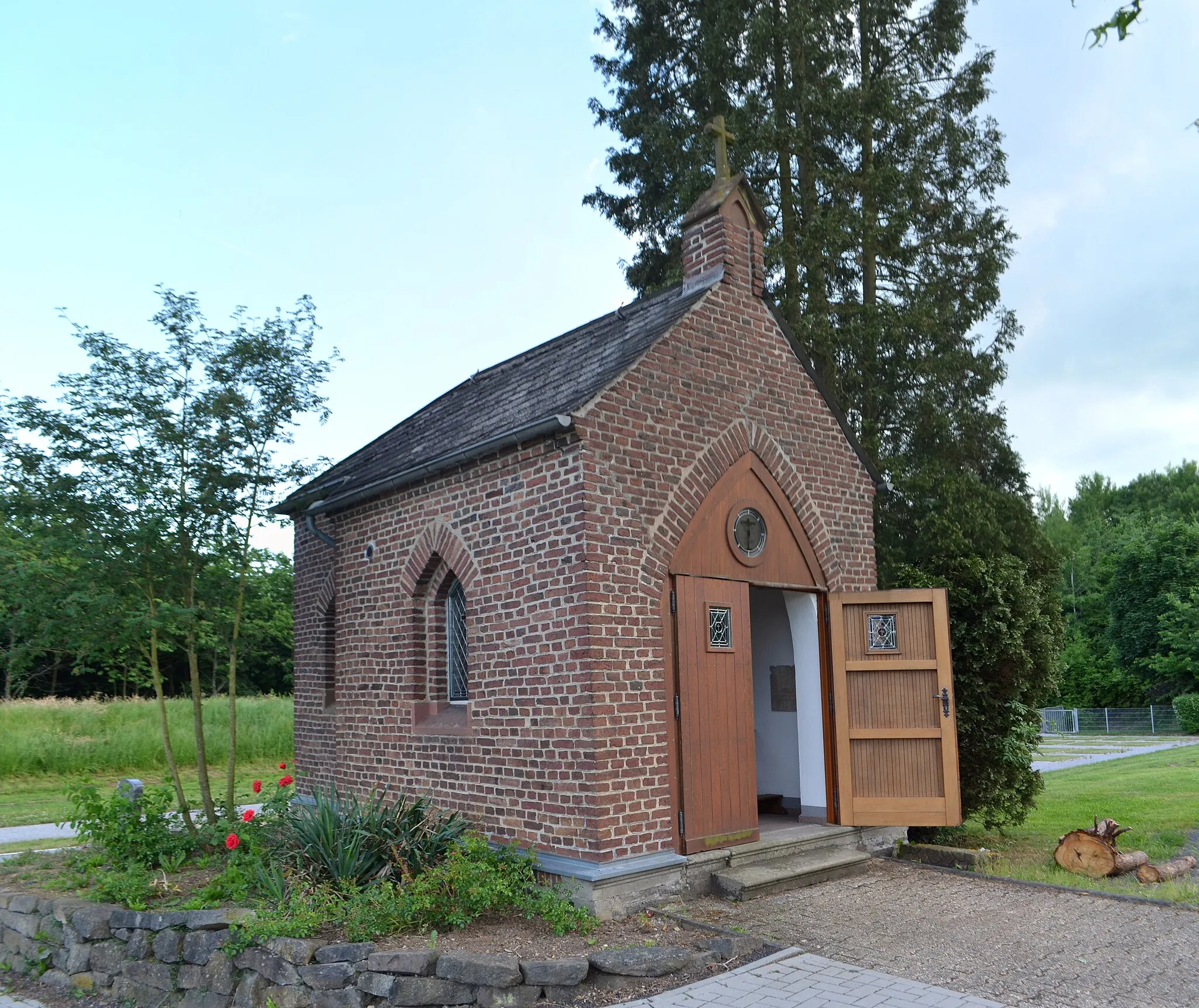 Photo showing: Nentershausen (Westerwald), Friedhofskapelle