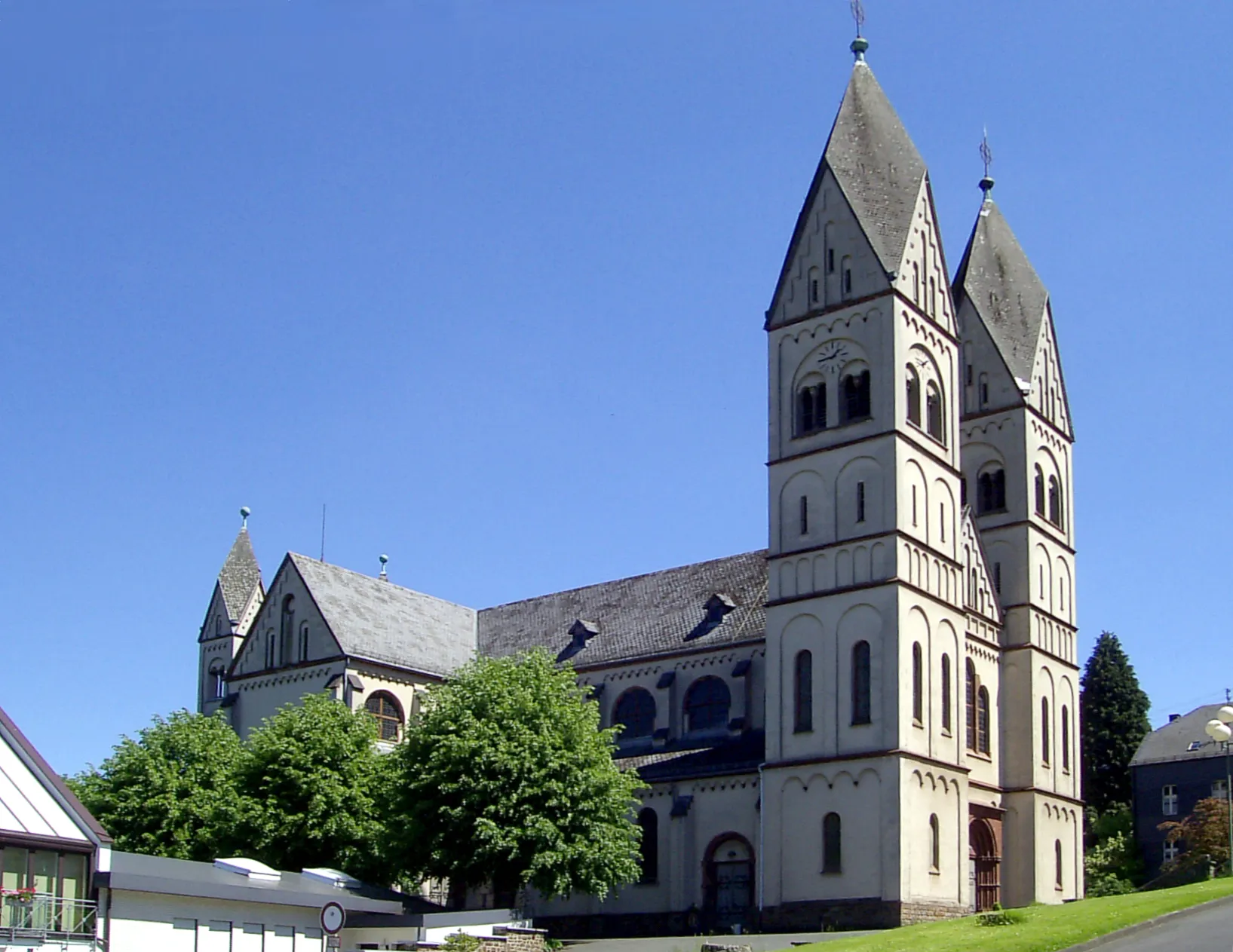 Photo showing: katholische Kirche St. Mauritius und Gefährten in Niederfischbach, Landkreis Altenkirchen (Westerwald), Rheinland-Pfalz, Deutschland