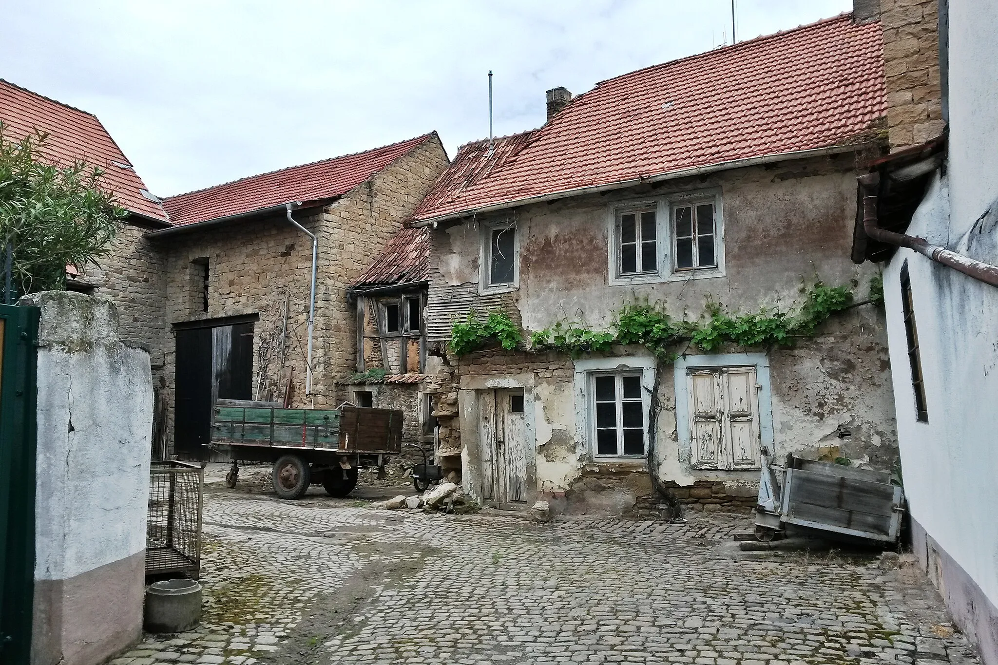 Photo showing: Hofanlage in Odernheim, Ransengasse 2/3, 18. und 19. Jahrhundert; Fachwerkhaus, im Kern wohl barock, 18. Jahrhundert