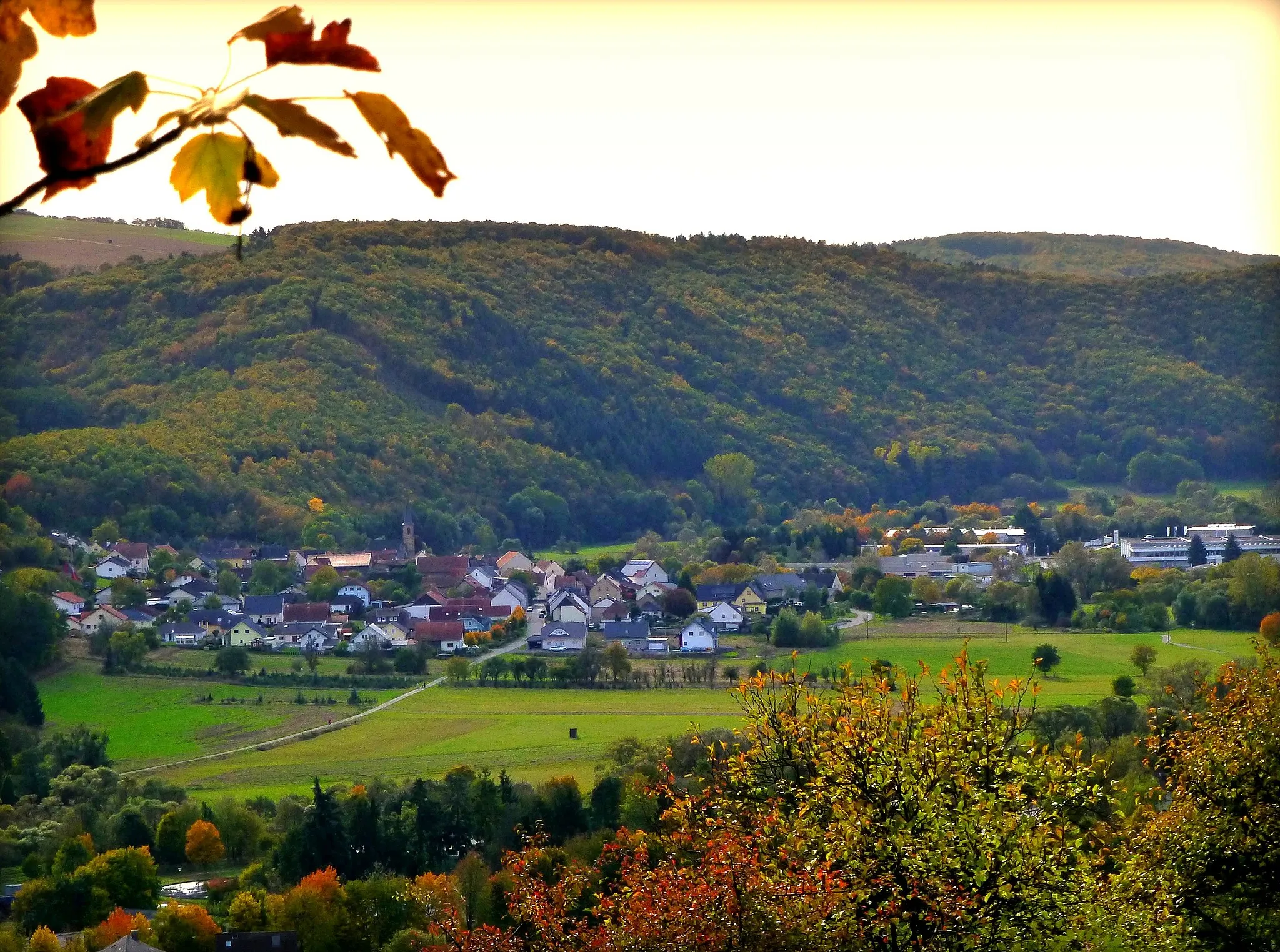 Photo showing: Hochstetten-Dhaun - Ortsteil Hochstädten von Simmertal aus gesehen