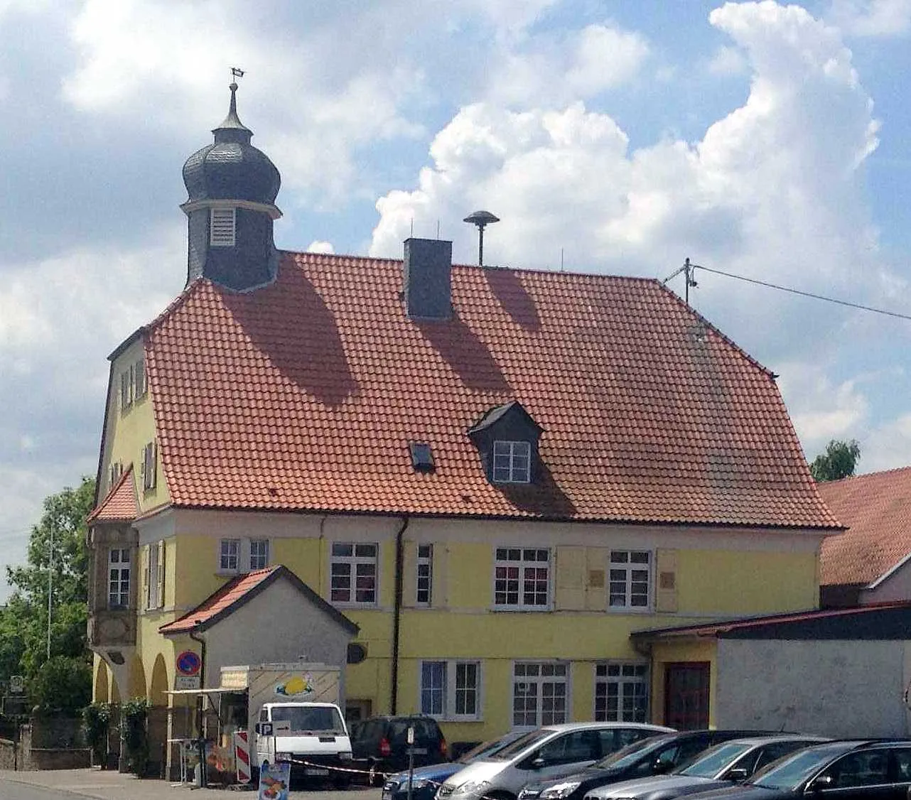 Photo showing: Kreuznacher Straße 1: Rathaus, Krüppelwalmdachbau, Heimatstil, um 1910