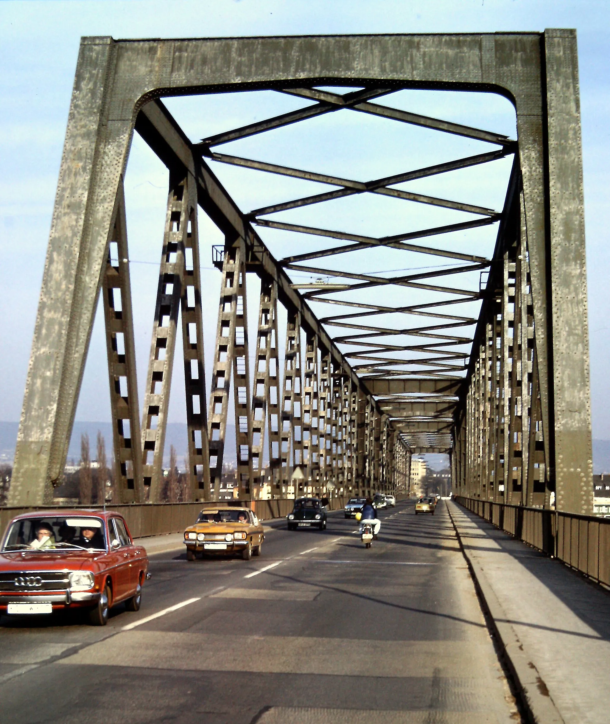 Photo showing: Alte Neuwieder Brücke 1975, Vorgängerbrücke der heutigen Raiffeisenbrücke