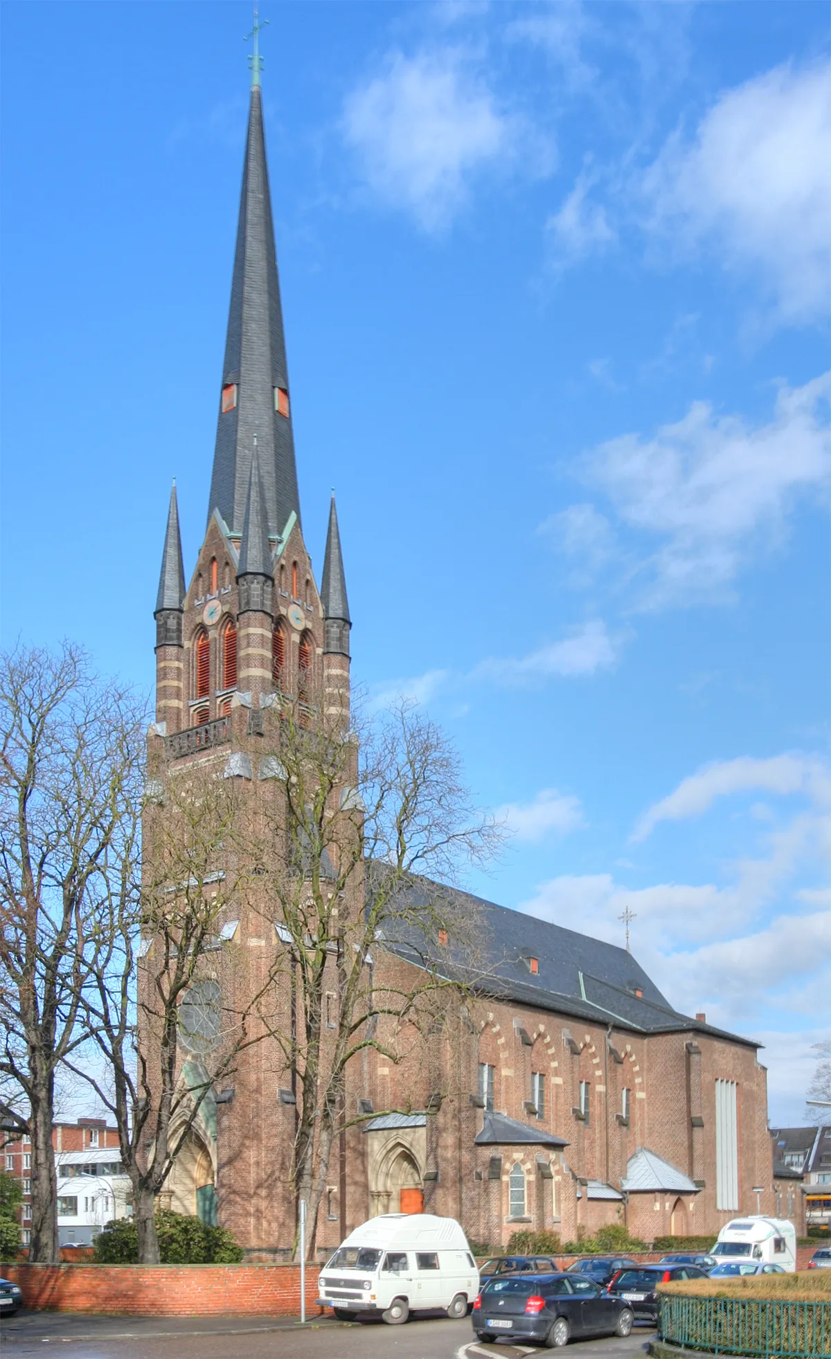 Photo showing: römisch-katholische Kirche St. Mathias in Köln-Bayenthal; Architekten: Theodor Kremer (1904), Dominikus Böhm (Wiederaufbau und Innenraum 1952)
