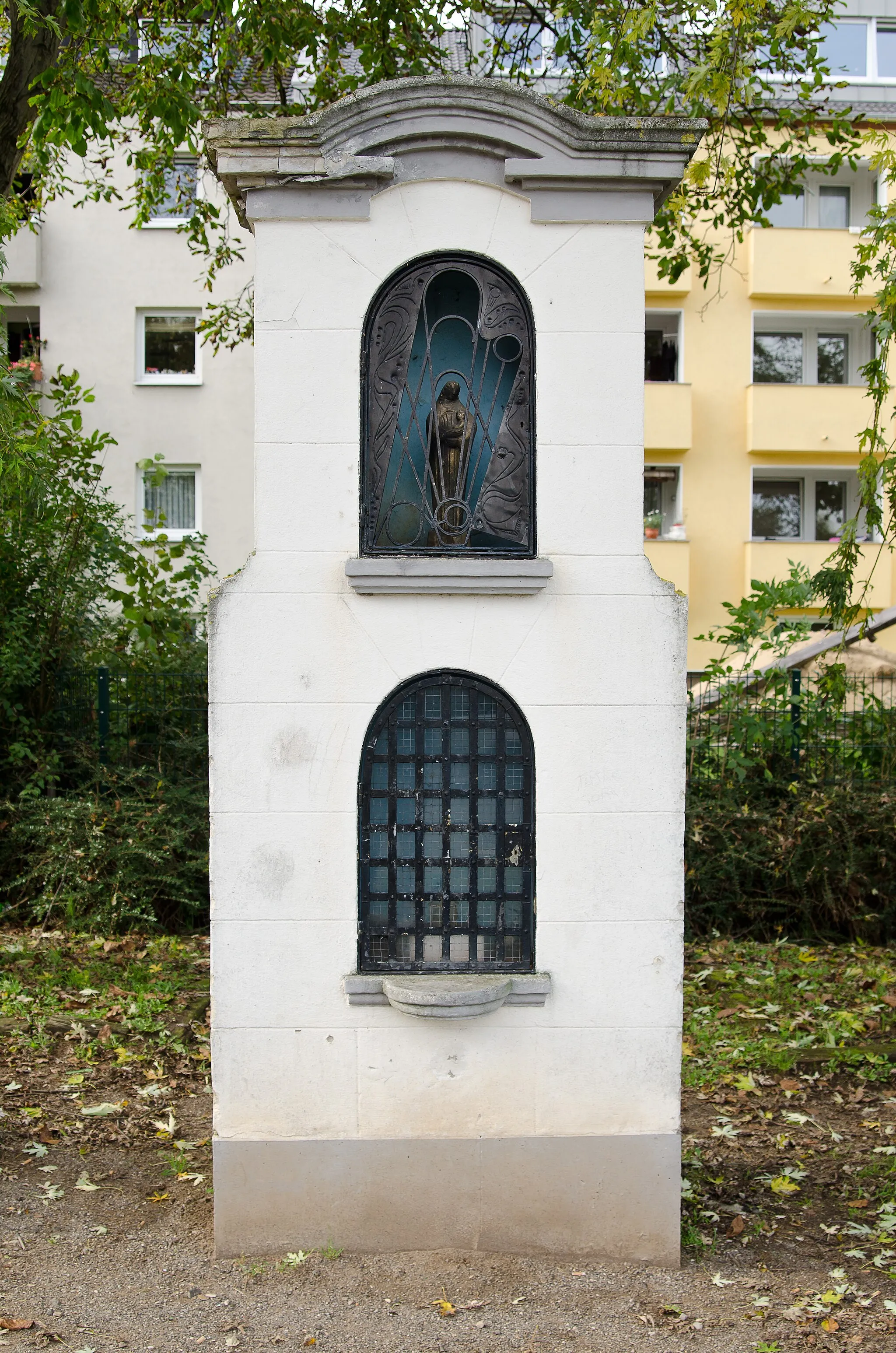 Photo showing: Kleindenkmal (Bildstock), Am Bilderstöckchen o. Nr. Erkennbare Beschädigungen am Giebel