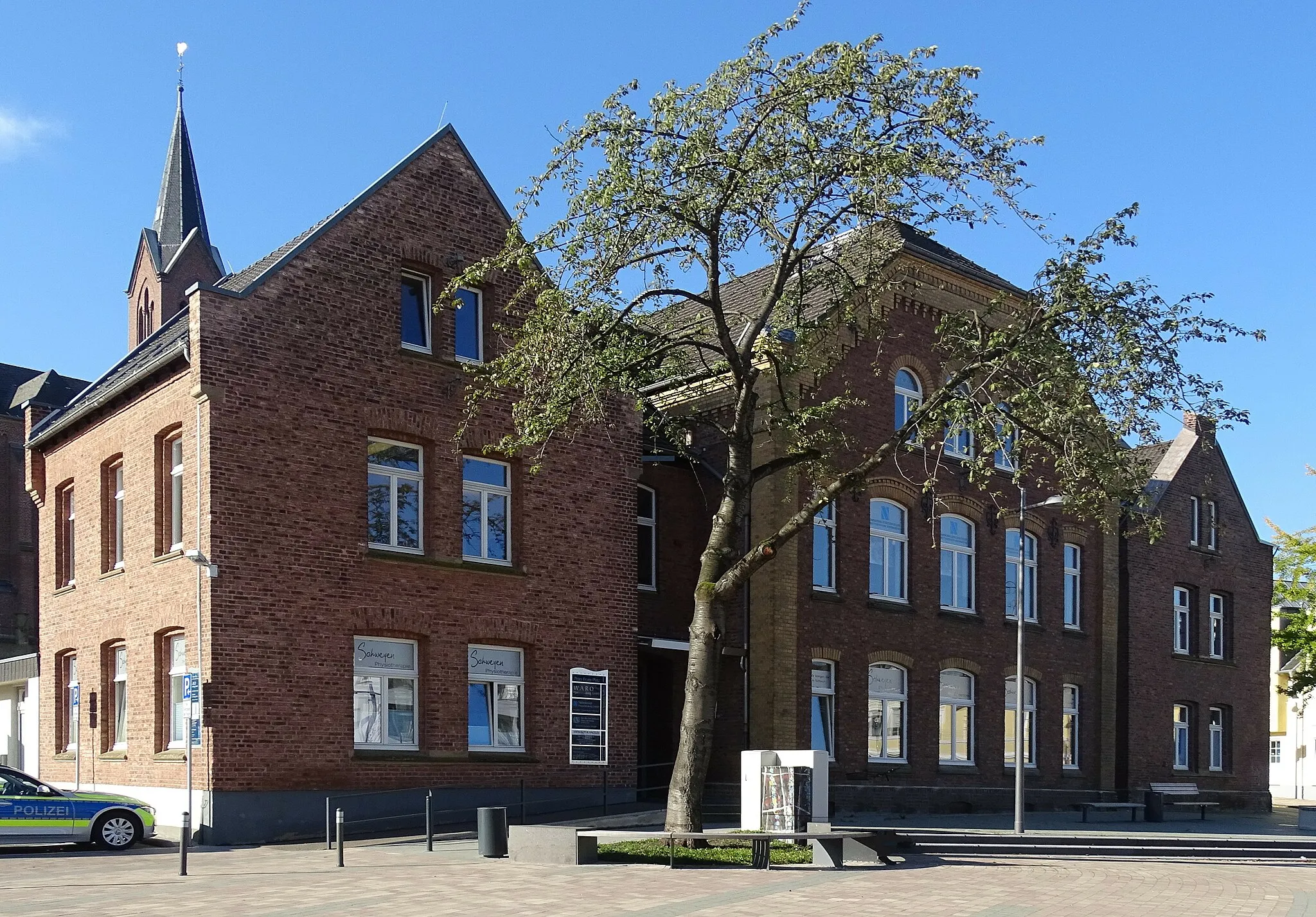 Photo showing: Former school in Bornheim, Peter-Fryns-Platz 1