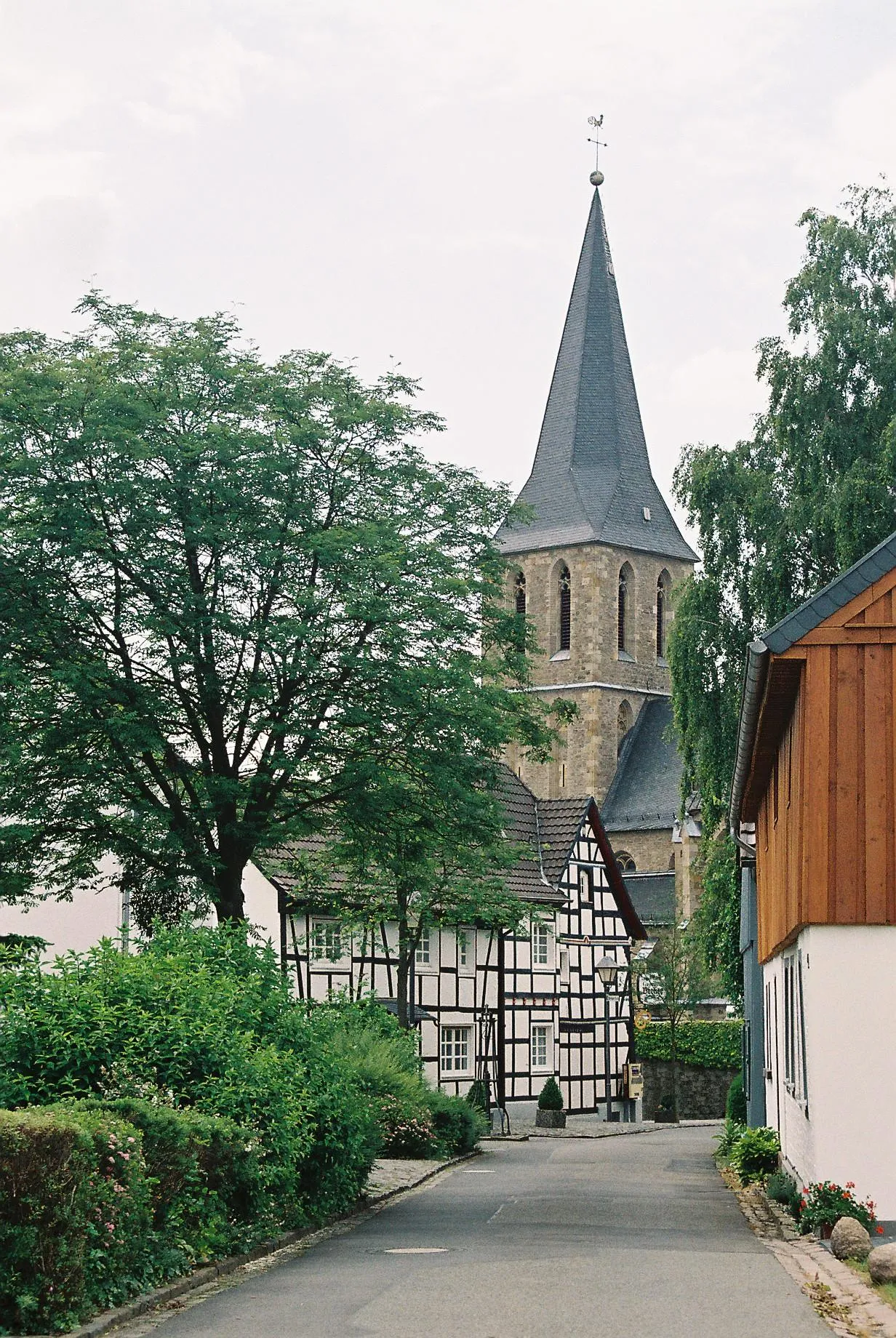 Photo showing: Bödingen, Stadt Hennef (Sieg), Wallfahrtskirche „Zur schmerzhaften Mutter“ im Ortskern