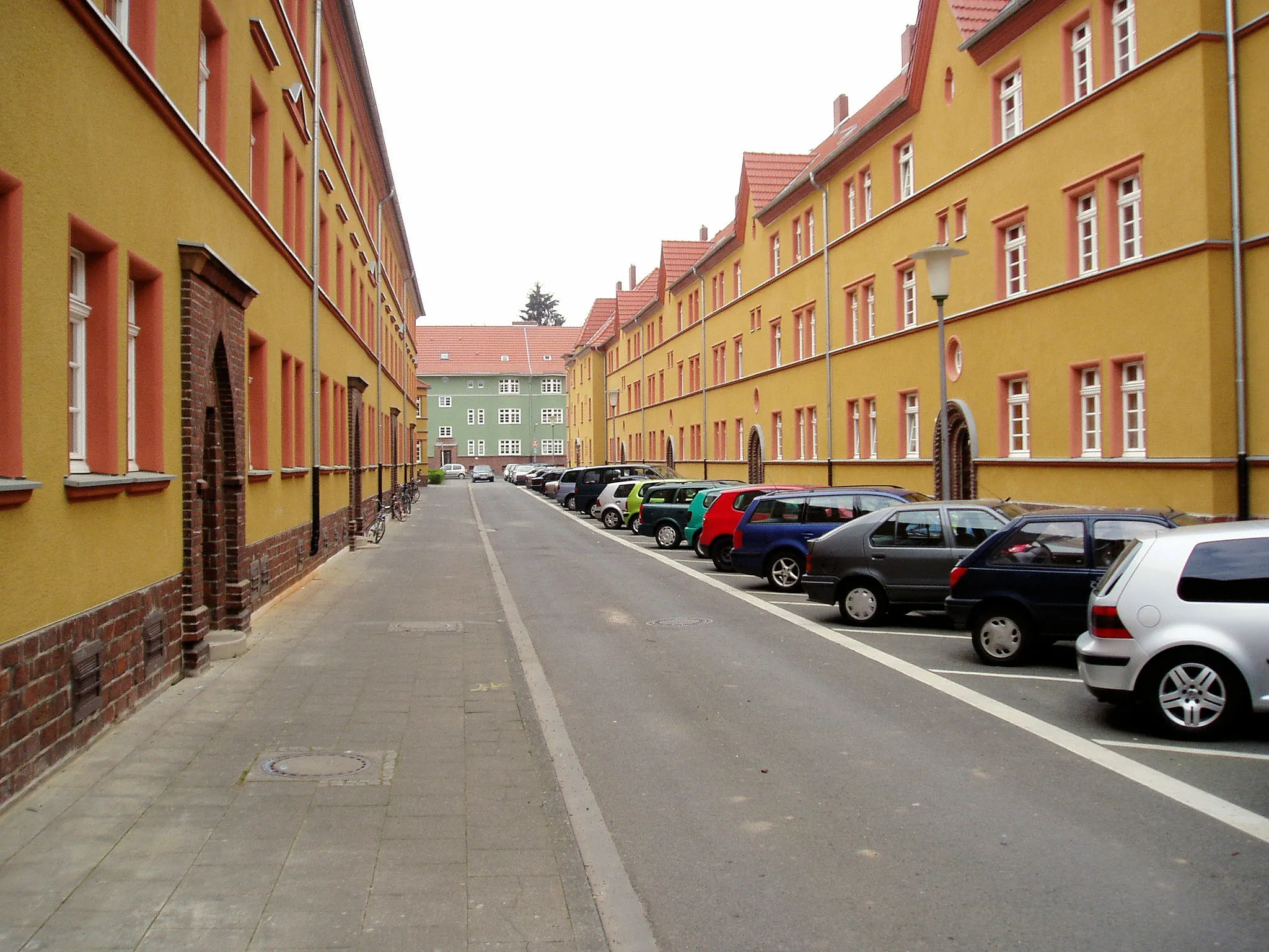 Photo showing: sanierter Straßenzug an der Erfurter Str. in Köln-Höhenberg