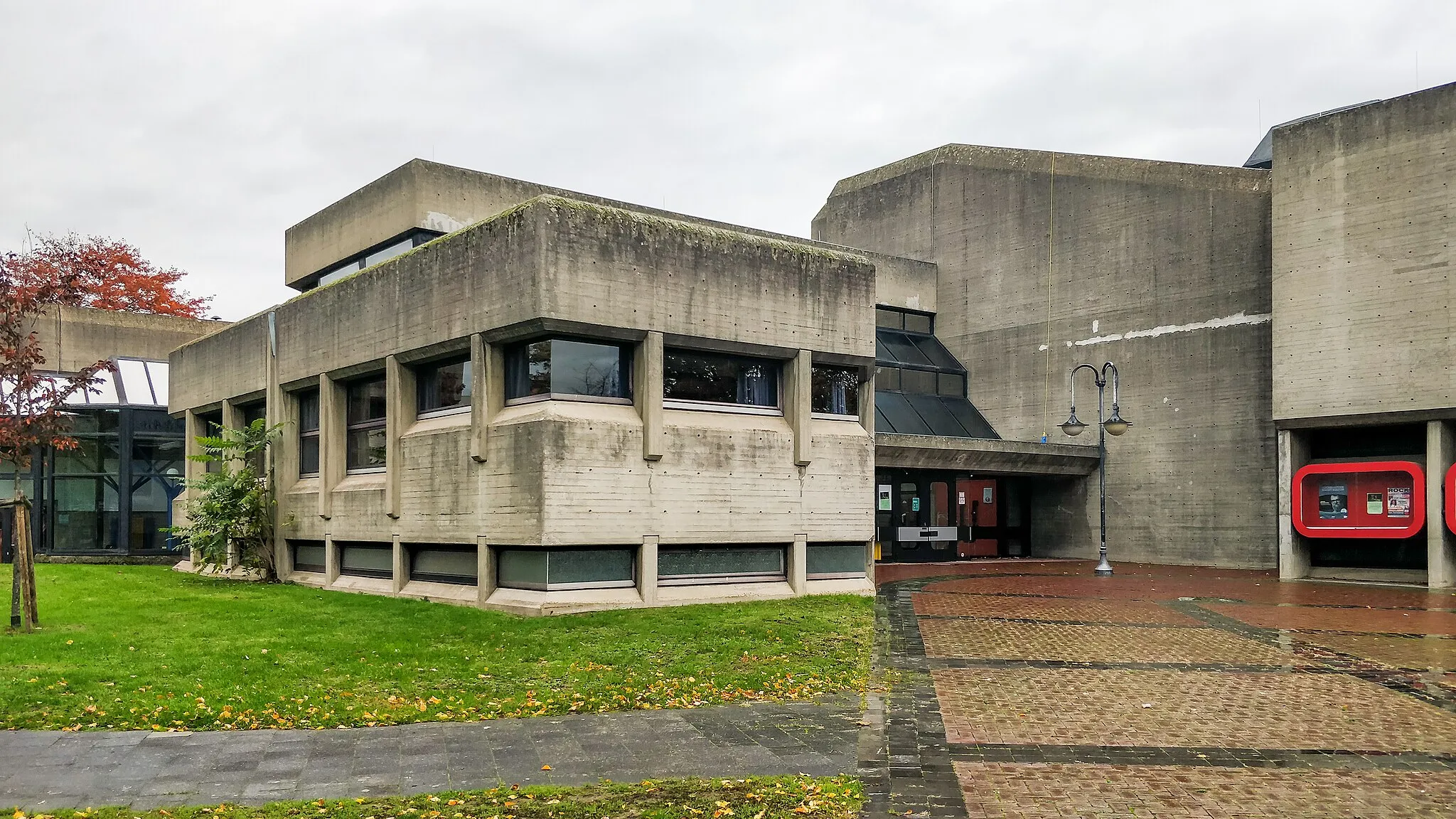 Photo showing: Gymnasium Hückelhoven. Architekten: Brigitte Parade, Christoph Parade. Bauzeit: 1963–1974