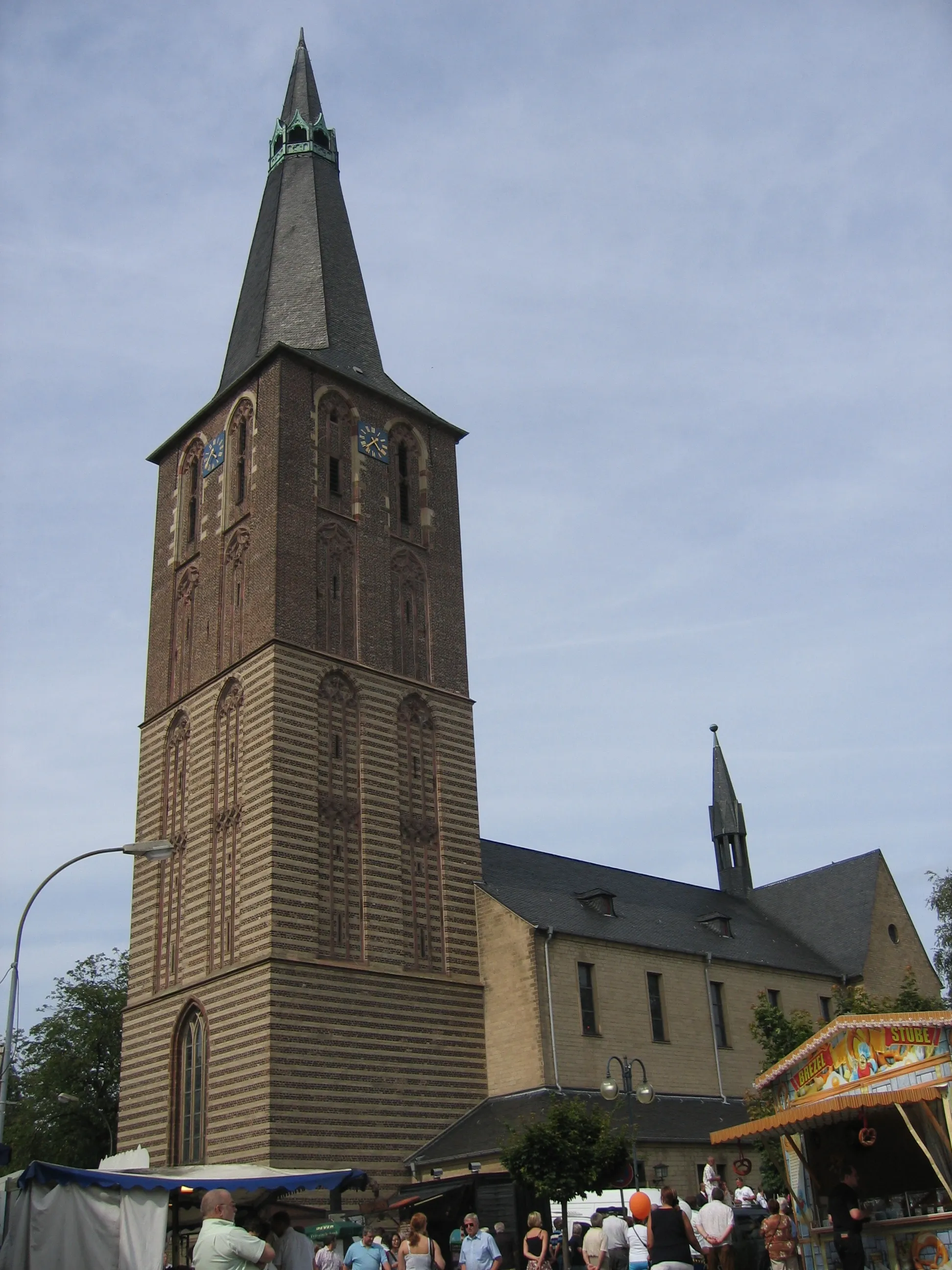 Photo showing: Die Stiftskirche in Kerpen Ortsmitte
