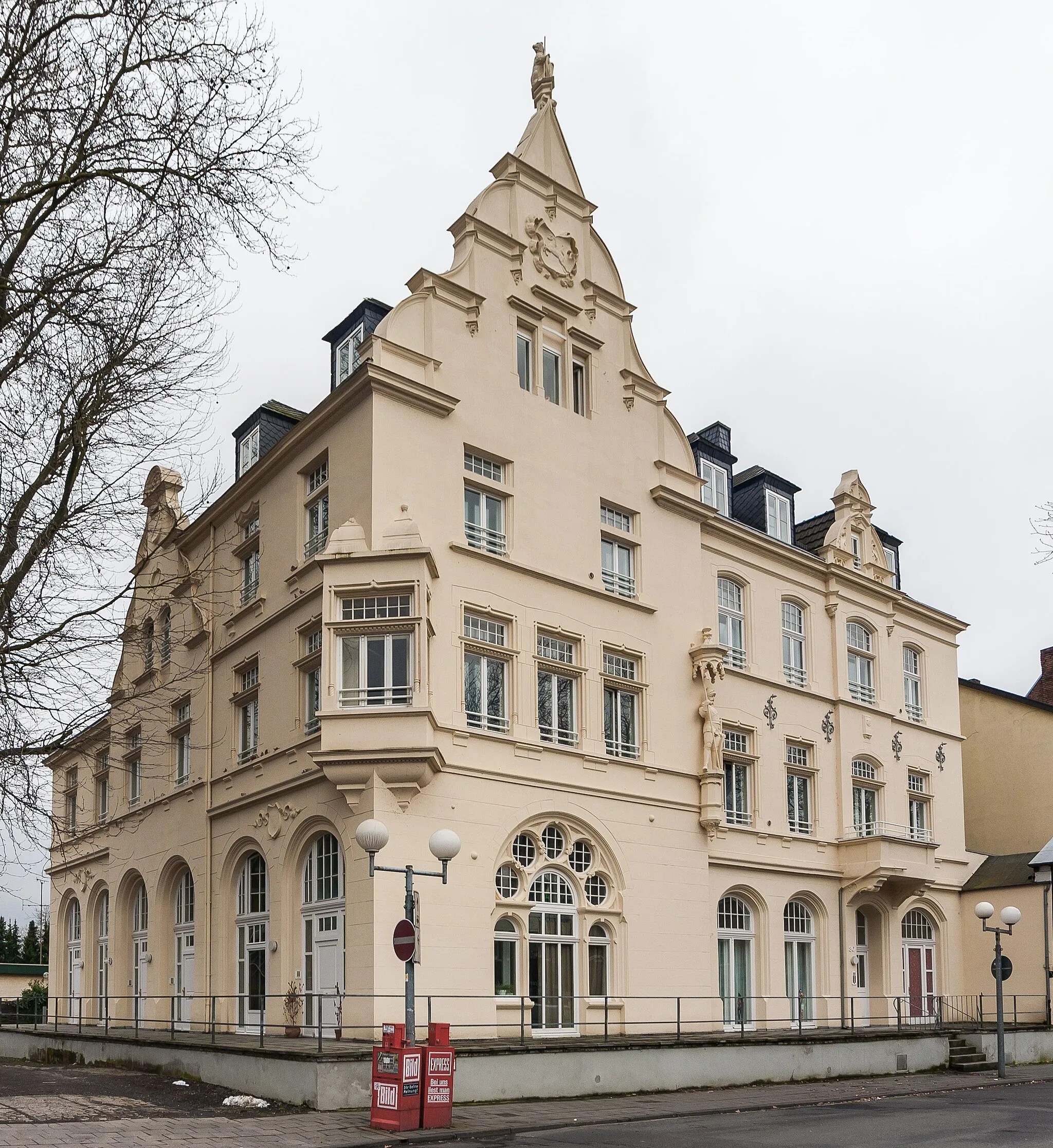 Photo showing: Denkmalgeschützter Putzbau (erbaut 1897; ehemaliges Hotel Westfalenhof), Drachenfelsstraße 30, Königswinter