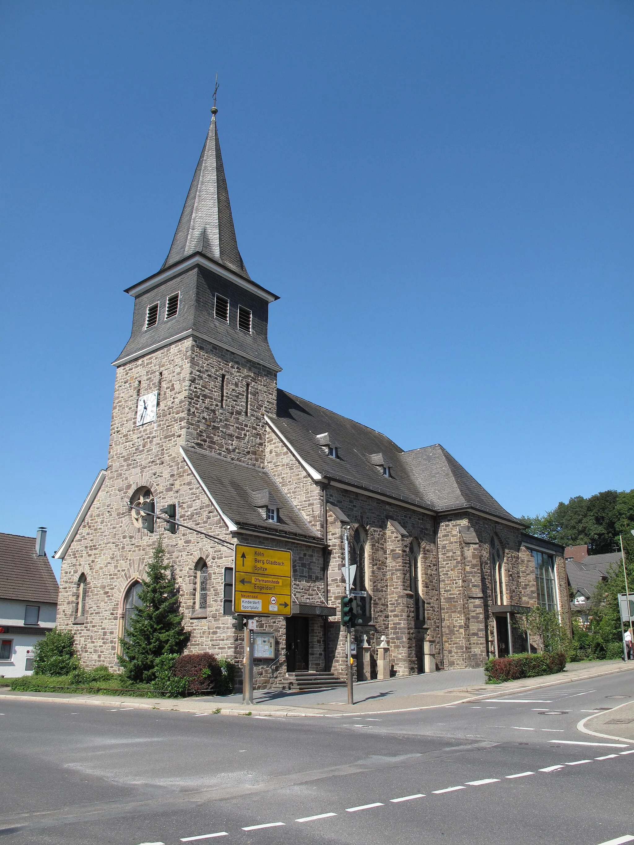 Photo showing: Biesfeld, church