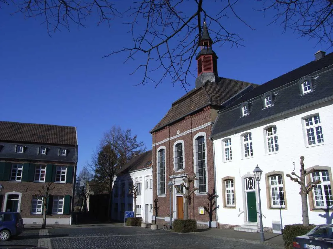 Photo showing: Altermarkt Linnich, ev. Kirche und Dohmhof (links)