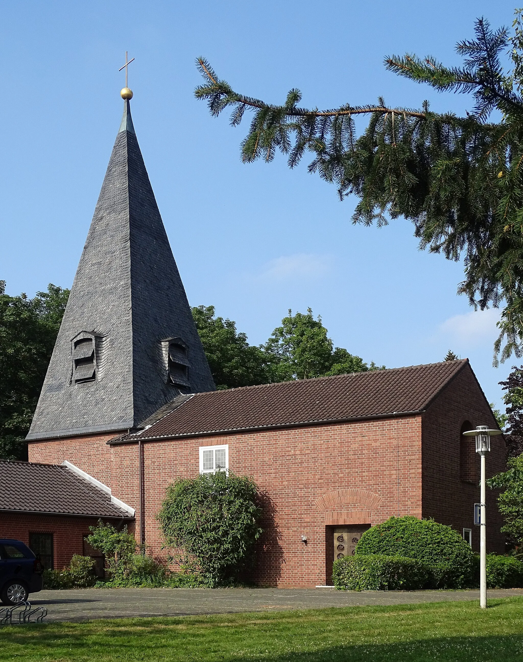 Photo showing: Evangelische Christuskirche im Ev. Gemeindezentrum Christuskirche in Meckenheim.